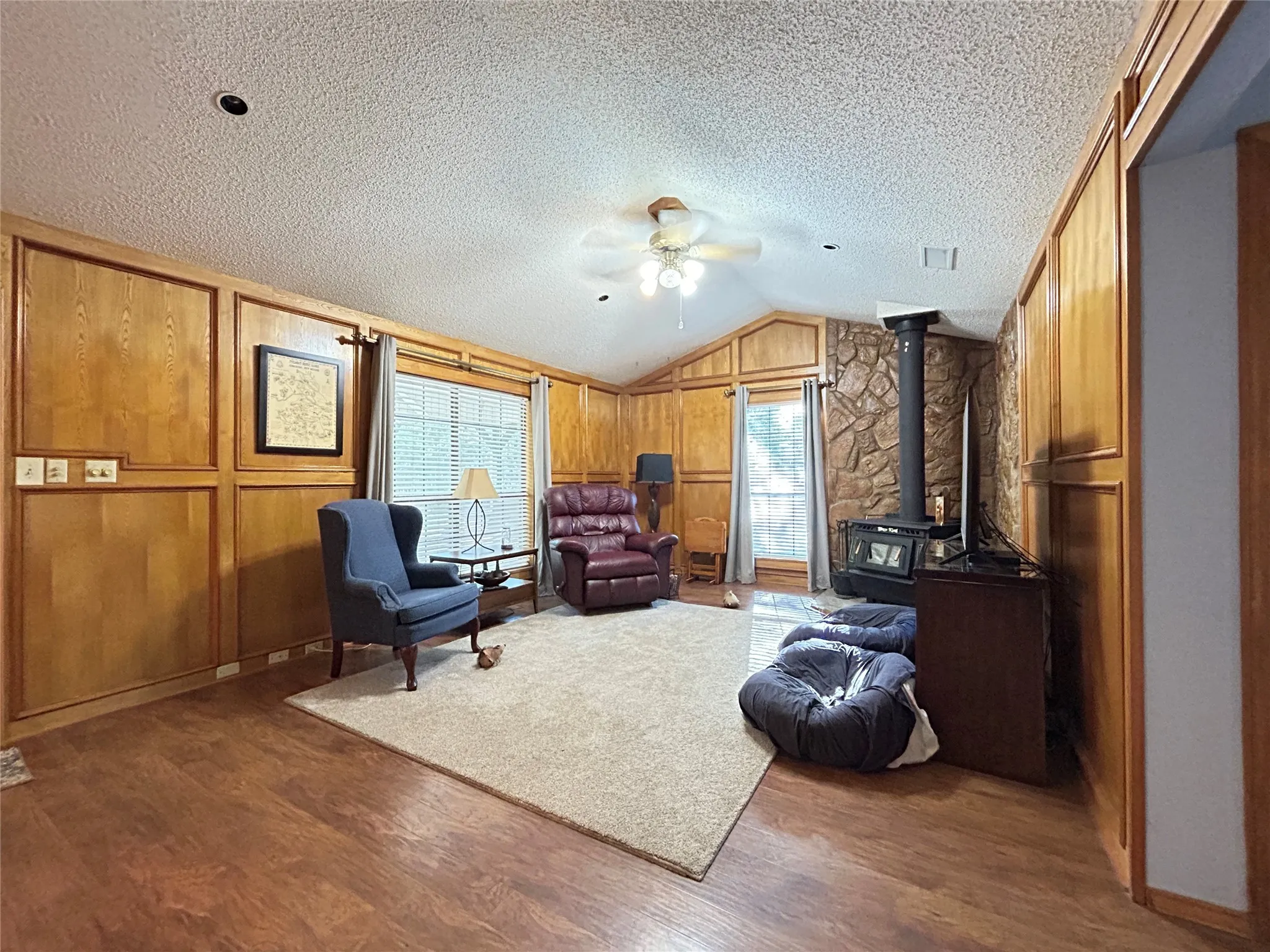 Single Family Residence For Sale in Hopkins County , 1799 County Road 4128, Cumby, Texas 75433, 3 Bedroom, 3 Bathroom, 2 Garage spaces, 1,672 Sqft, built in 1987, Price $350,000, mls#21362020, Real Estate Agent in Cumby, Homes For Sale in Hopkins county, Homes For Sale in Cumby, Realtor in Cumby Texas, Real Estate Brokerage Independent Realty Texas, Luminita Cordes Realtor