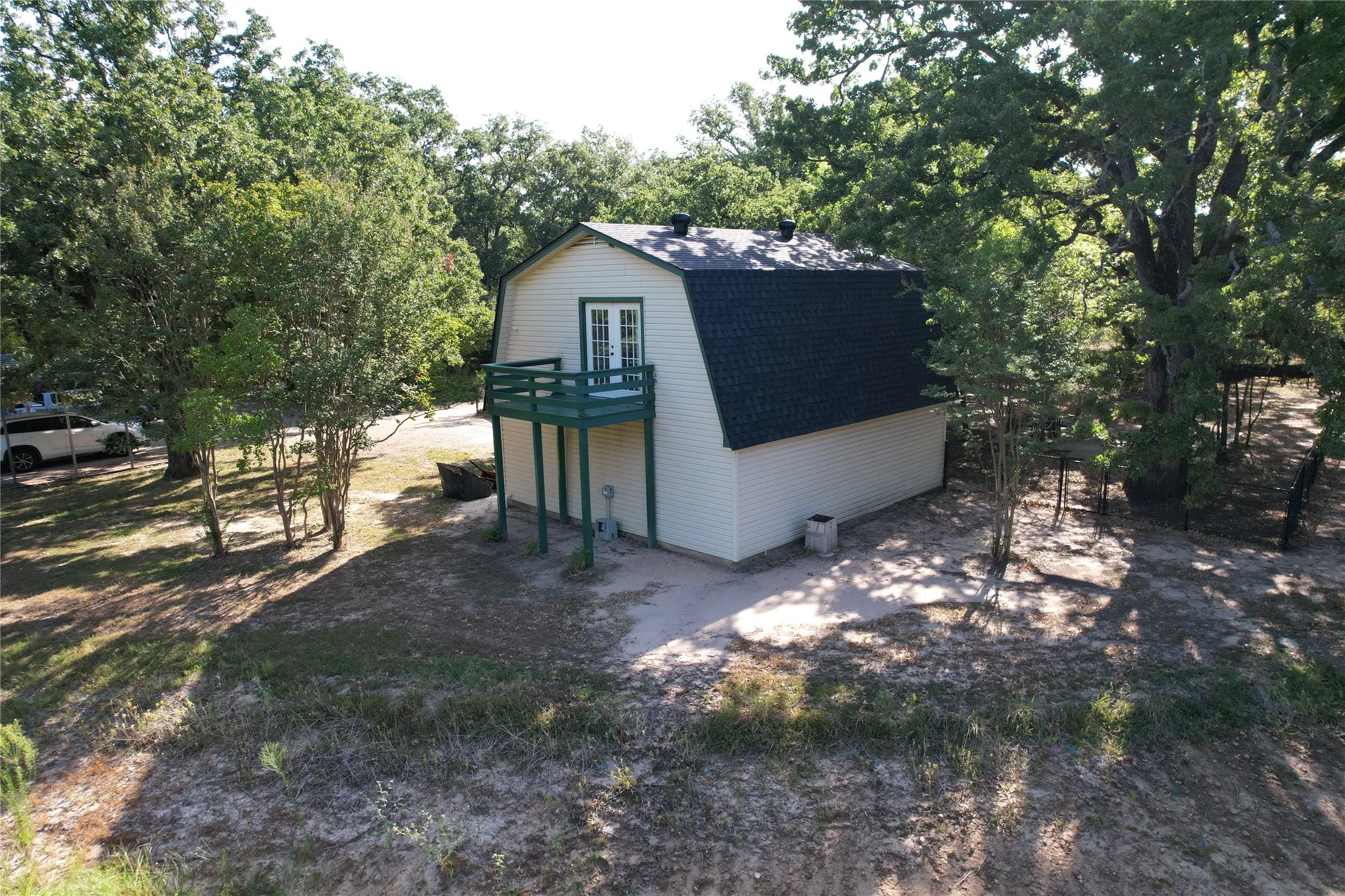 Single Family Residence For Sale in Hopkins County , 1799 County Road 4128, Cumby, Texas 75433, 3 Bedroom, 3 Bathroom, 2 Garage spaces, 1,672 Sqft, built in 1987, Price $350,000, mls#21362020, Real Estate Agent in Cumby, Homes For Sale in Hopkins county, Homes For Sale in Cumby, Realtor in Cumby Texas, Real Estate Brokerage Independent Realty Texas, Luminita Cordes Realtor