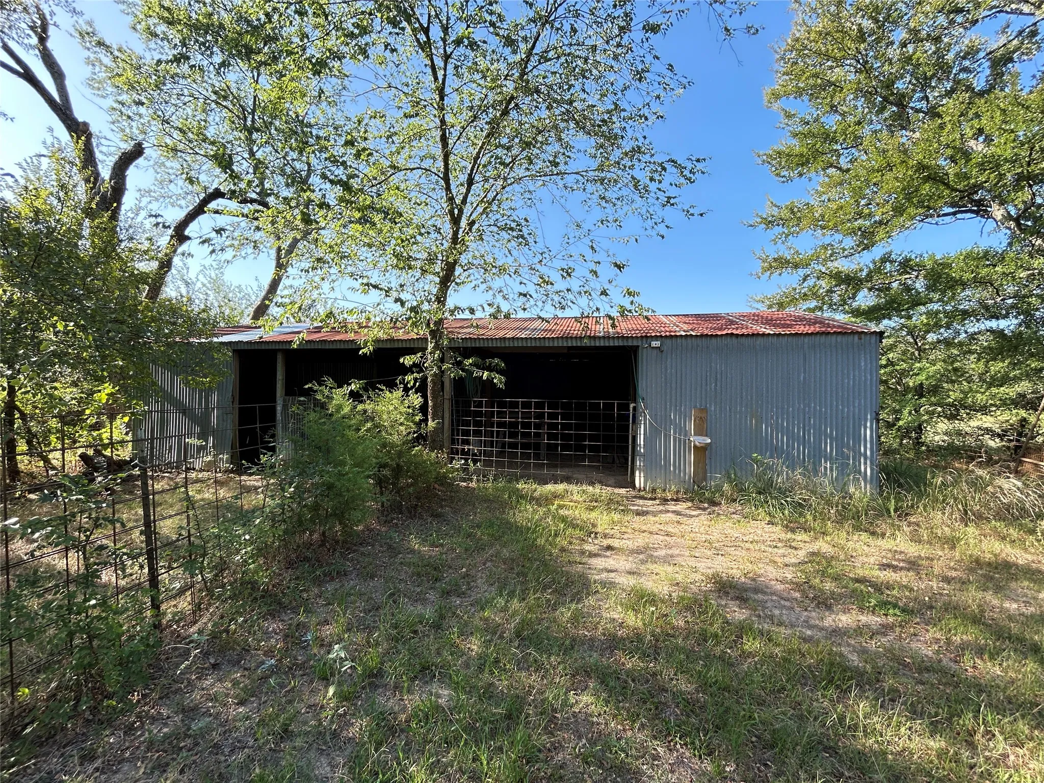 Single Family Residence For Sale in Hopkins County , 1799 County Road 4128, Cumby, Texas 75433, 3 Bedroom, 3 Bathroom, 2 Garage spaces, 1,672 Sqft, built in 1987, Price $350,000, mls#21362020, Real Estate Agent in Cumby, Homes For Sale in Hopkins county, Homes For Sale in Cumby, Realtor in Cumby Texas, Real Estate Brokerage Independent Realty Texas, Luminita Cordes Realtor