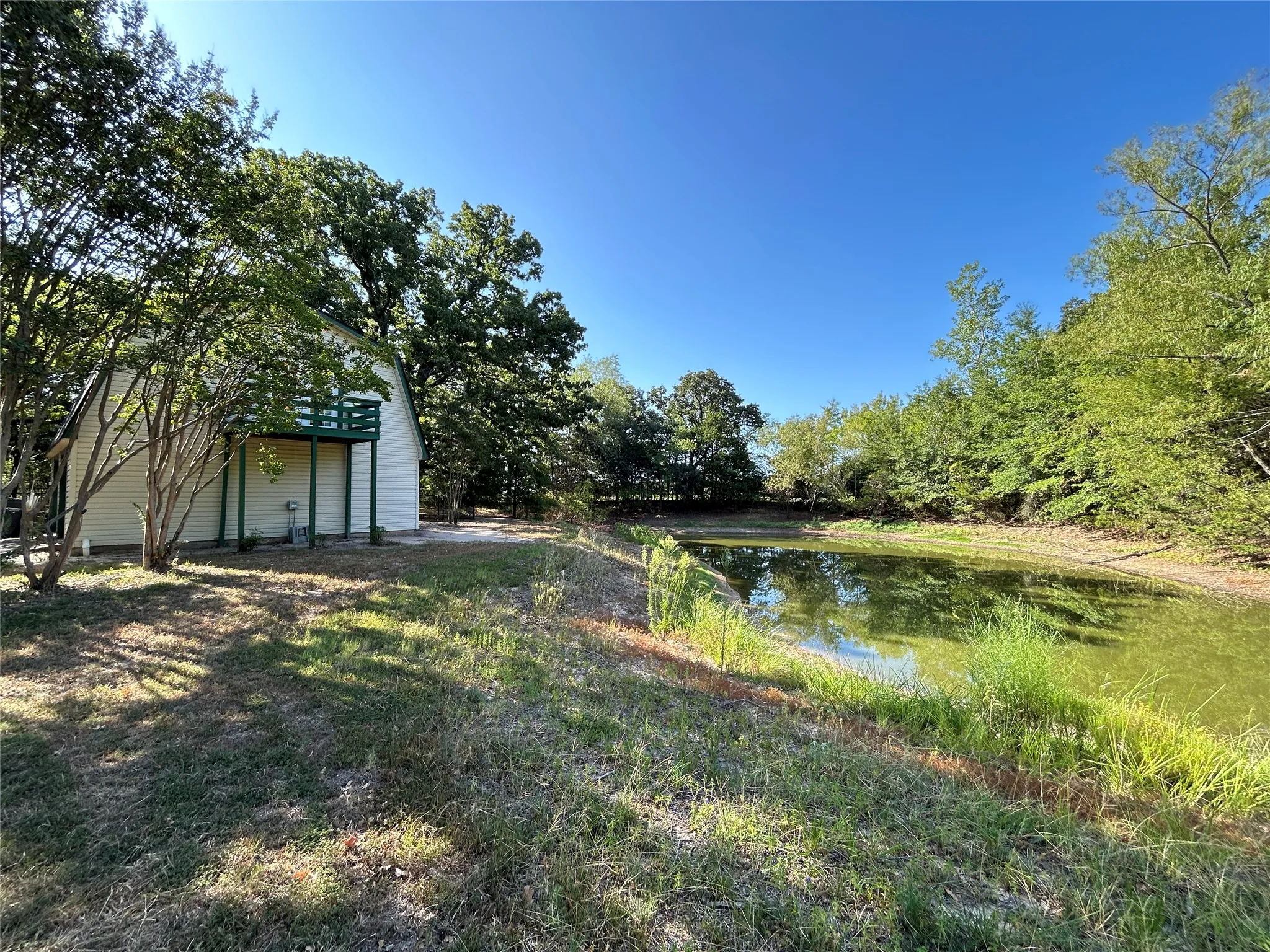 Single Family Residence For Sale in Hopkins County , 1799 County Road 4128, Cumby, Texas 75433, 3 Bedroom, 3 Bathroom, 2 Garage spaces, 1,672 Sqft, built in 1987, Price $350,000, mls#21362020, Real Estate Agent in Cumby, Homes For Sale in Hopkins county, Homes For Sale in Cumby, Realtor in Cumby Texas, Real Estate Brokerage Independent Realty Texas, Luminita Cordes Realtor