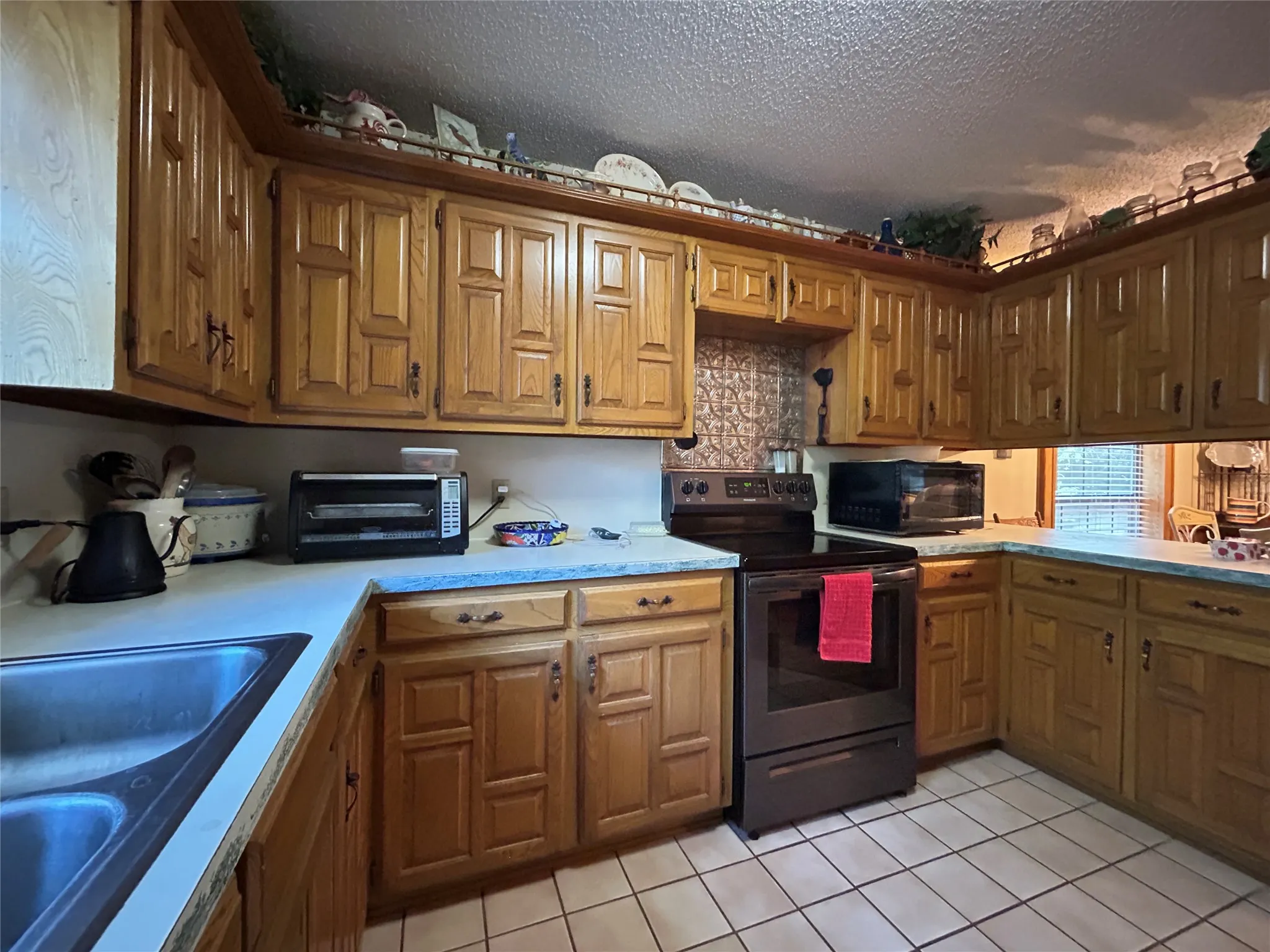 Single Family Residence For Sale in Hopkins County , 1799 County Road 4128, Cumby, Texas 75433, 3 Bedroom, 3 Bathroom, 2 Garage spaces, 1,672 Sqft, built in 1987, Price $350,000, mls#21362020, Real Estate Agent in Cumby, Homes For Sale in Hopkins county, Homes For Sale in Cumby, Realtor in Cumby Texas, Real Estate Brokerage Independent Realty Texas, Luminita Cordes Realtor
