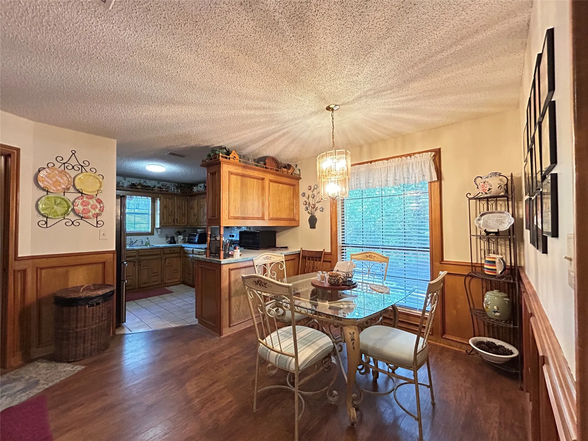 Single Family Residence For Sale in Hopkins County , 1799 County Road 4128, Cumby, Texas 75433, 3 Bedroom, 3 Bathroom, 2 Garage spaces, 1,672 Sqft, built in 1987, Price $350,000, mls#21362020, Real Estate Agent in Cumby, Homes For Sale in Hopkins county, Homes For Sale in Cumby, Realtor in Cumby Texas, Real Estate Brokerage Independent Realty Texas, Luminita Cordes Realtor