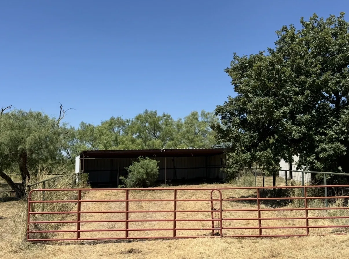 Single Family Residence For Sale in Taylor County , 7710 US Highway 84, Lawn, Texas 79530, 3 Bedroom, 2 Bathroom, Garage spaces, 1,680 Sqft, built in 1983, mls#21362071, Real Estate Agent in Lawn, Homes For Sale in Taylor county, Homes For Sale in Lawn, Realtor in Lawn Texas, Real Estate Brokerage Independent Realty Texas, Luminita Cordes Realtor