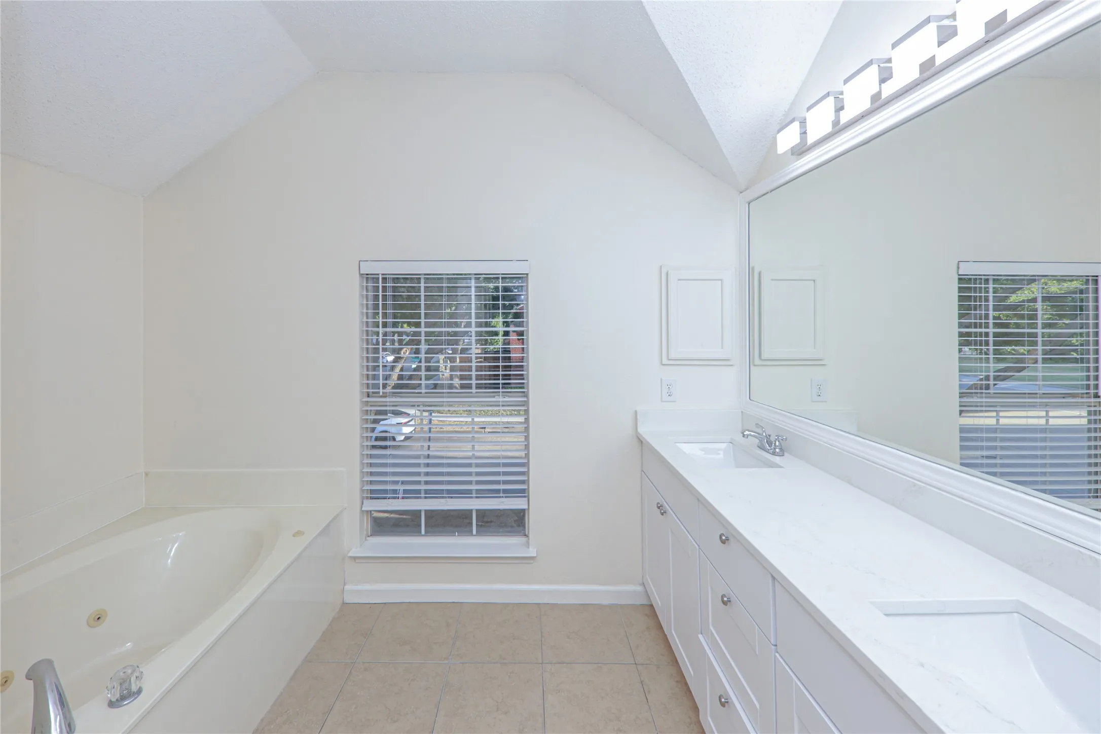 Single Family Residence For Rent in Collin County , 5000 Boxwood Lane, Mc Kinney, Texas 75070, 4 Bedroom, 3 Bathroom, 2 Garage spaces, 2,732 Sqft, built in 1999, mls#21362111, Real Estate Agent in Mc Kinney, Homes For Rent in Collin county, Homes For Rent in Mc Kinney, Realtor in Mc Kinney Texas, Real Estate Brokerage Independent Realty Texas, Luminita Cordes Realtor