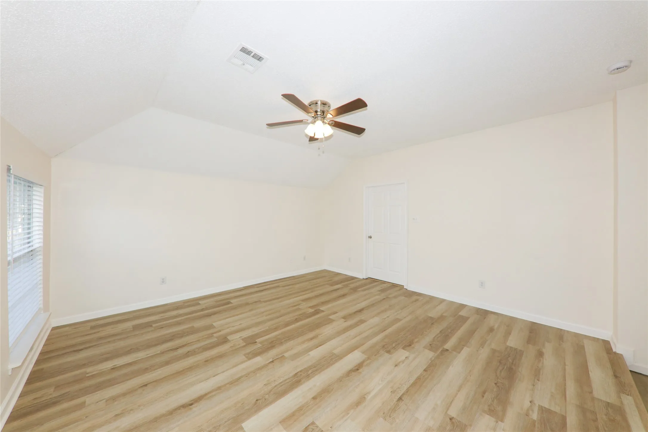 Single Family Residence For Rent in Collin County , 5000 Boxwood Lane, Mc Kinney, Texas 75070, 4 Bedroom, 3 Bathroom, 2 Garage spaces, 2,732 Sqft, built in 1999, mls#21362111, Real Estate Agent in Mc Kinney, Homes For Rent in Collin county, Homes For Rent in Mc Kinney, Realtor in Mc Kinney Texas, Real Estate Brokerage Independent Realty Texas, Luminita Cordes Realtor
