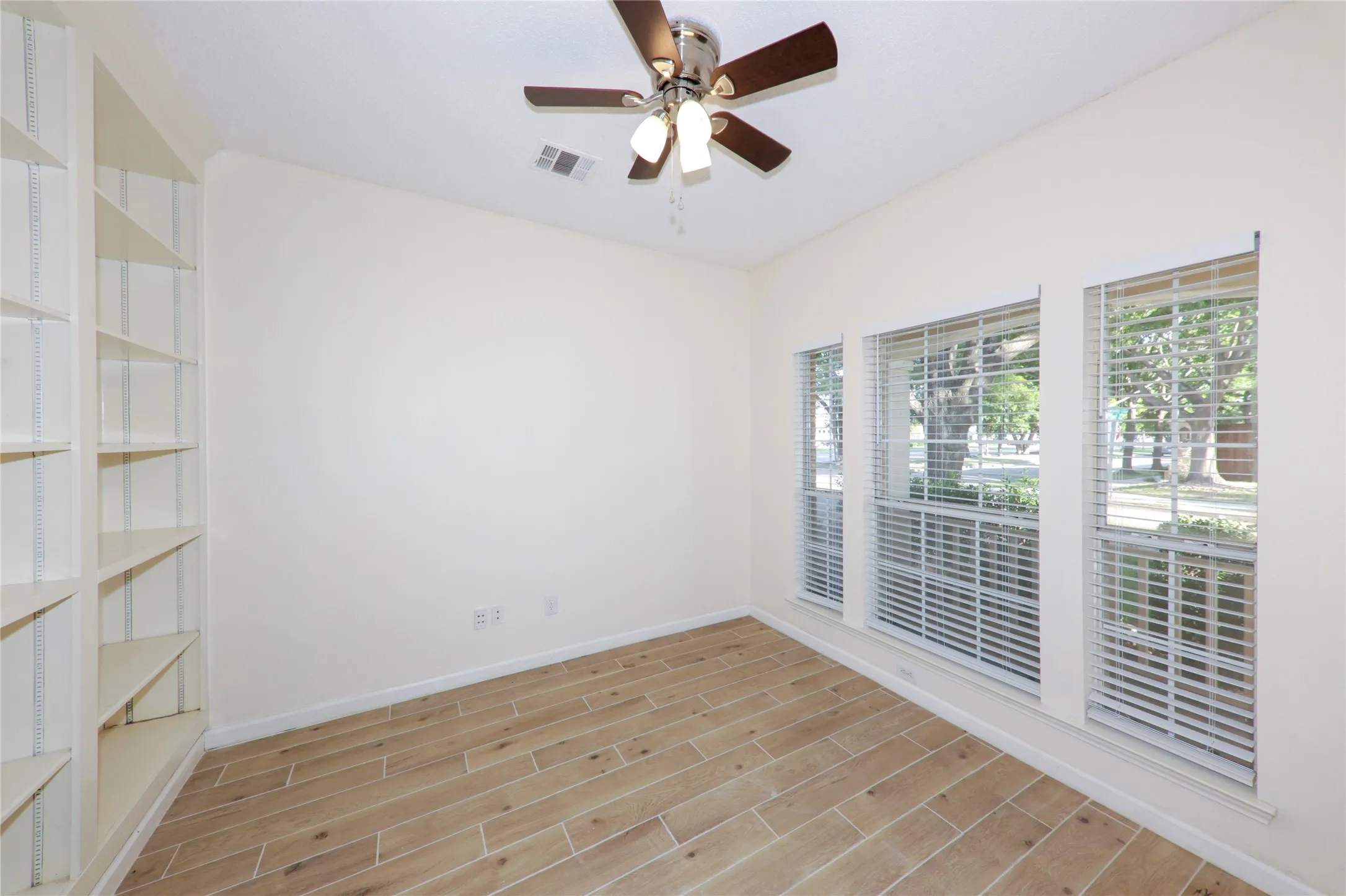 Single Family Residence For Rent in Collin County , 5000 Boxwood Lane, Mc Kinney, Texas 75070, 4 Bedroom, 3 Bathroom, 2 Garage spaces, 2,732 Sqft, built in 1999, mls#21362111, Real Estate Agent in Mc Kinney, Homes For Rent in Collin county, Homes For Rent in Mc Kinney, Realtor in Mc Kinney Texas, Real Estate Brokerage Independent Realty Texas, Luminita Cordes Realtor