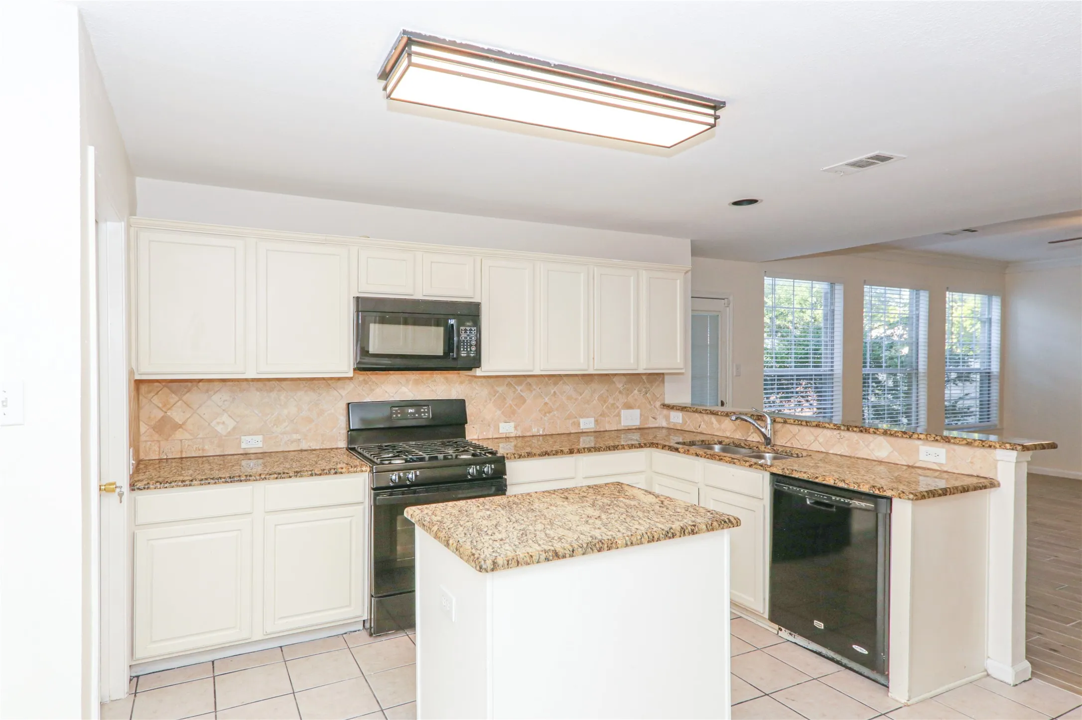 Single Family Residence For Rent in Collin County , 5000 Boxwood Lane, Mc Kinney, Texas 75070, 4 Bedroom, 3 Bathroom, 2 Garage spaces, 2,732 Sqft, built in 1999, mls#21362111, Real Estate Agent in Mc Kinney, Homes For Rent in Collin county, Homes For Rent in Mc Kinney, Realtor in Mc Kinney Texas, Real Estate Brokerage Independent Realty Texas, Luminita Cordes Realtor