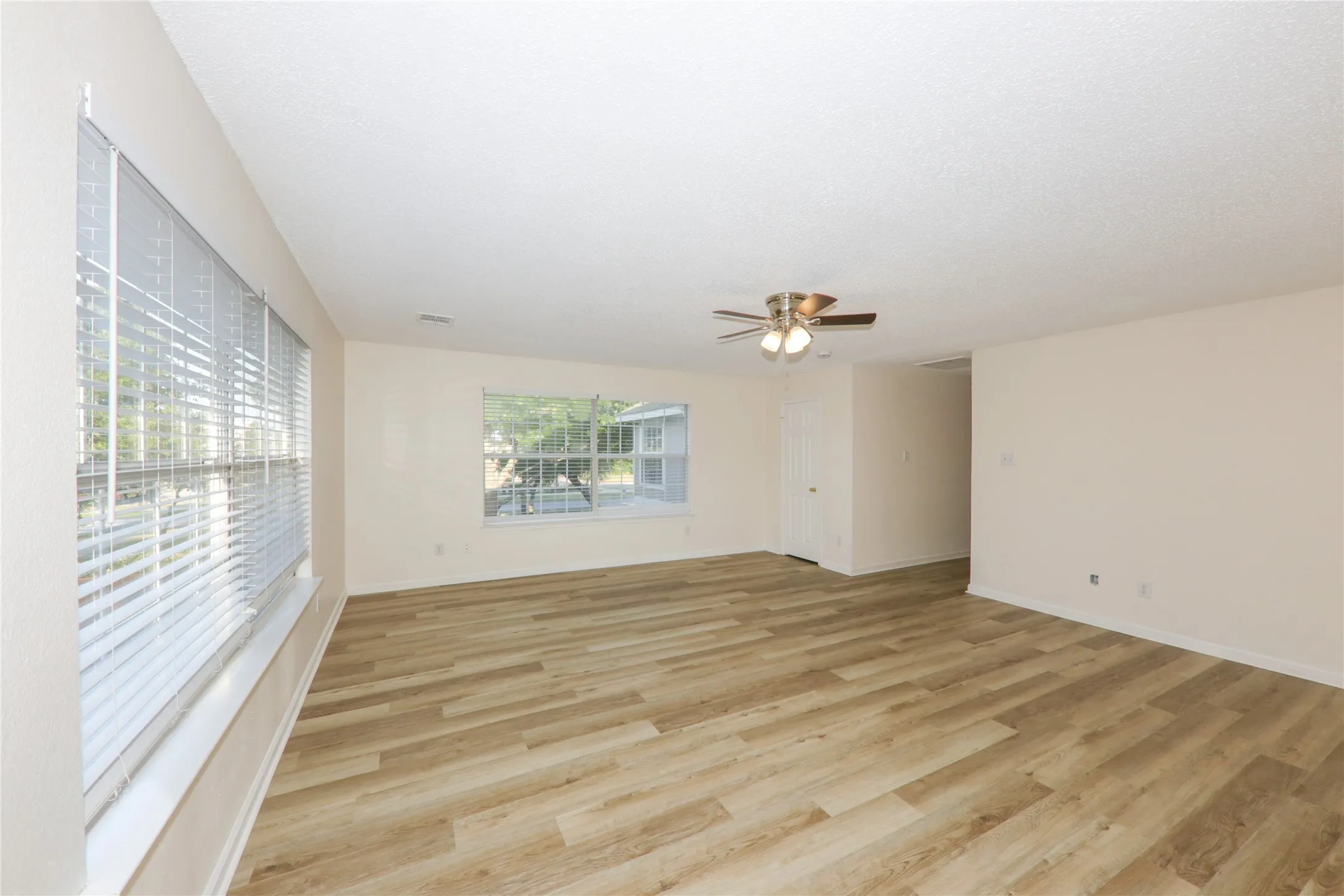 Single Family Residence For Rent in Collin County , 5000 Boxwood Lane, Mc Kinney, Texas 75070, 4 Bedroom, 3 Bathroom, 2 Garage spaces, 2,732 Sqft, built in 1999, mls#21362111, Real Estate Agent in Mc Kinney, Homes For Rent in Collin county, Homes For Rent in Mc Kinney, Realtor in Mc Kinney Texas, Real Estate Brokerage Independent Realty Texas, Luminita Cordes Realtor