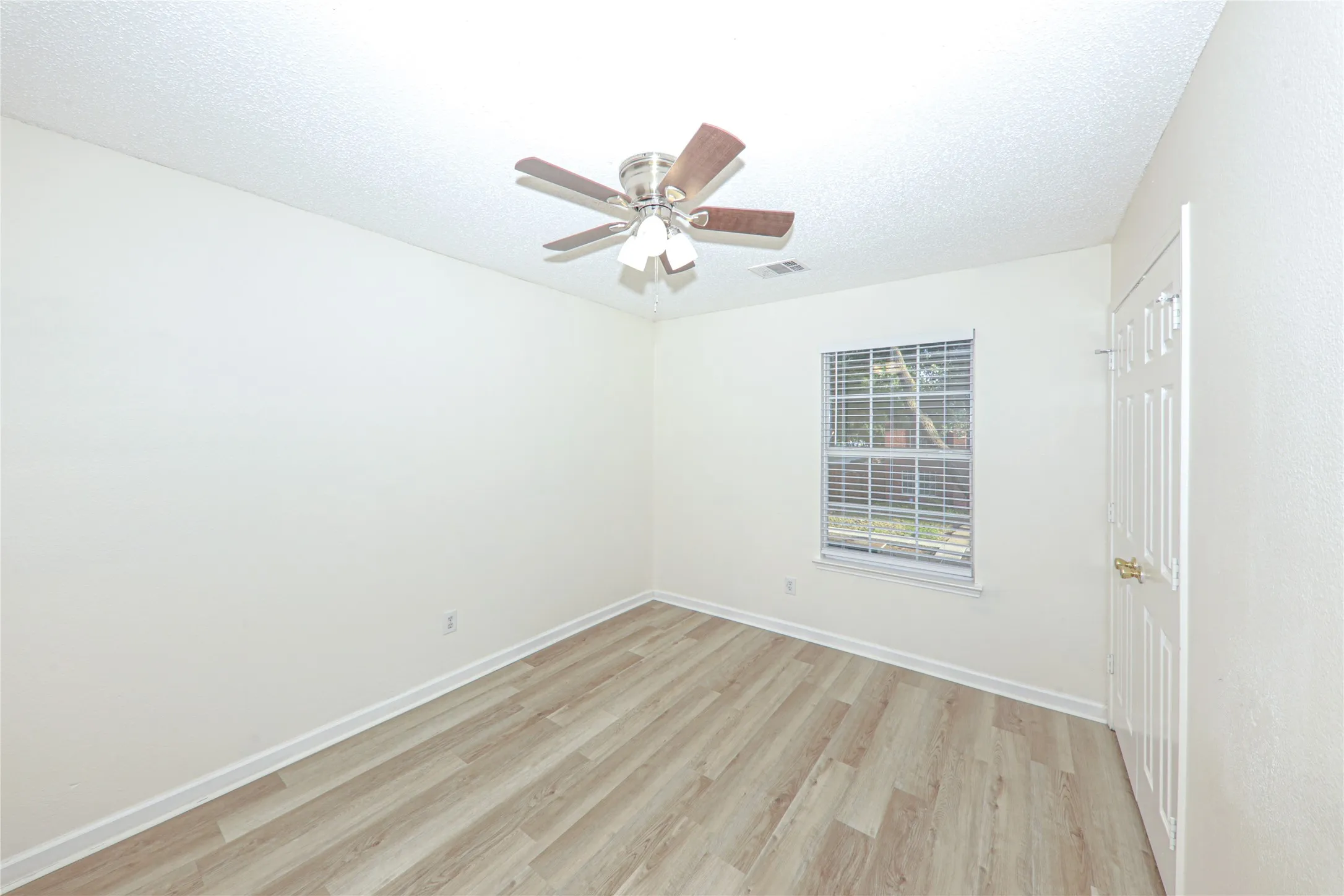 Single Family Residence For Rent in Collin County , 5000 Boxwood Lane, Mc Kinney, Texas 75070, 4 Bedroom, 3 Bathroom, 2 Garage spaces, 2,732 Sqft, built in 1999, mls#21362111, Real Estate Agent in Mc Kinney, Homes For Rent in Collin county, Homes For Rent in Mc Kinney, Realtor in Mc Kinney Texas, Real Estate Brokerage Independent Realty Texas, Luminita Cordes Realtor