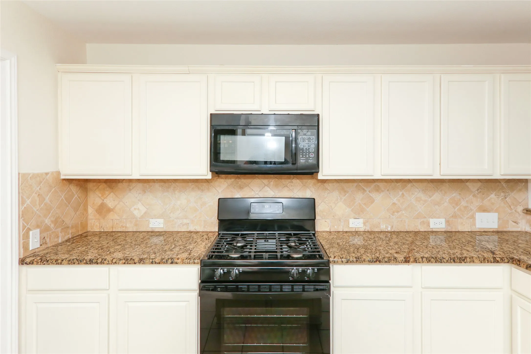 Single Family Residence For Rent in Collin County , 5000 Boxwood Lane, Mc Kinney, Texas 75070, 4 Bedroom, 3 Bathroom, 2 Garage spaces, 2,732 Sqft, built in 1999, mls#21362111, Real Estate Agent in Mc Kinney, Homes For Rent in Collin county, Homes For Rent in Mc Kinney, Realtor in Mc Kinney Texas, Real Estate Brokerage Independent Realty Texas, Luminita Cordes Realtor