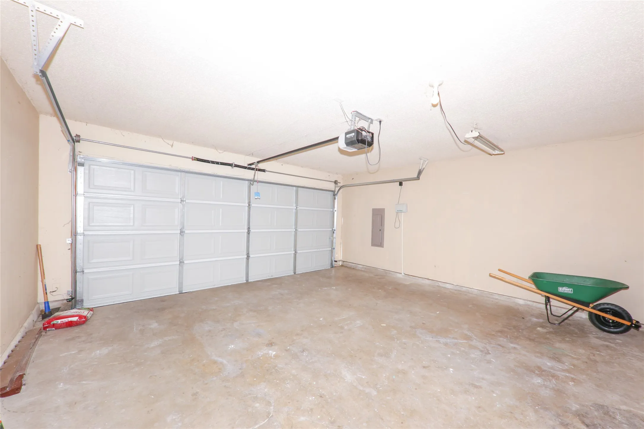Single Family Residence For Rent in Collin County , 5000 Boxwood Lane, Mc Kinney, Texas 75070, 4 Bedroom, 3 Bathroom, 2 Garage spaces, 2,732 Sqft, built in 1999, mls#21362111, Real Estate Agent in Mc Kinney, Homes For Rent in Collin county, Homes For Rent in Mc Kinney, Realtor in Mc Kinney Texas, Real Estate Brokerage Independent Realty Texas, Luminita Cordes Realtor