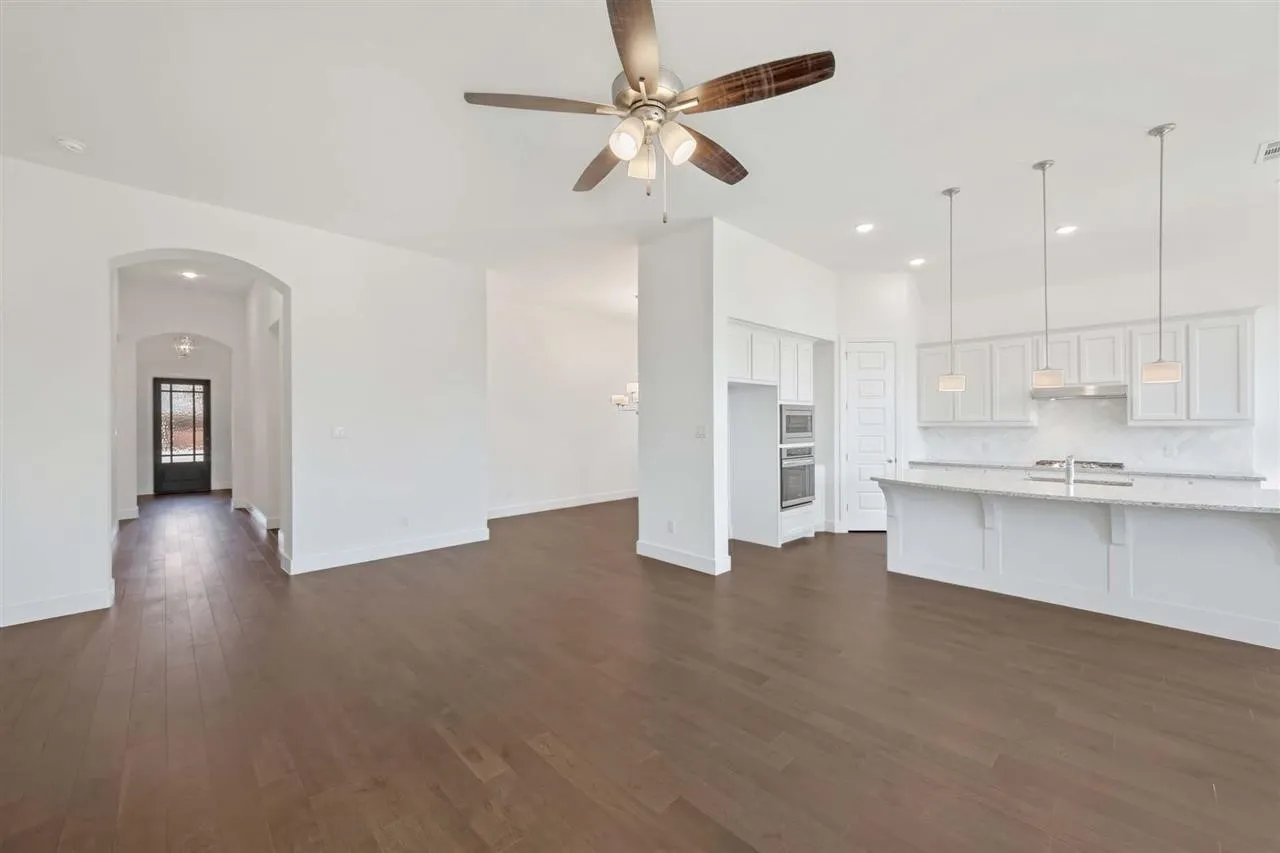 Single Family Residence For Rent in Kaufman County , 1815 Huntsman Way, Forney, Texas 75126, 4 Bedroom, 4 Bathroom, 2 Garage spaces, 2,929 Sqft, built in 2019, mls#21362154, Real Estate Agent in Forney, Homes For Rent in Kaufman county, Homes For Rent in Forney, Realtor in Forney Texas, Real Estate Brokerage Independent Realty Texas, Luminita Cordes Realtor