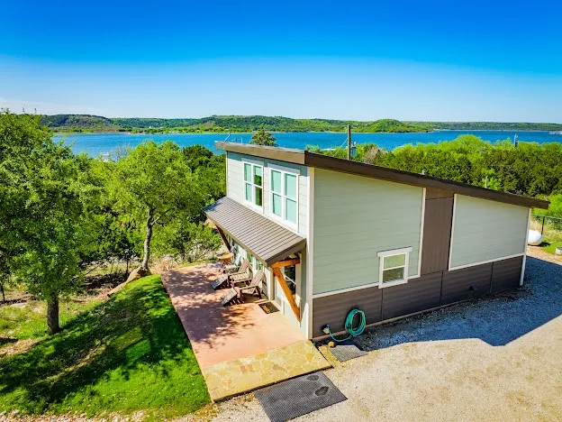 Private Guest House with Beautiful Lake Views