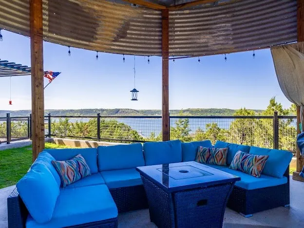 Covered Silo for Relaxing and Savoring the Lake Views