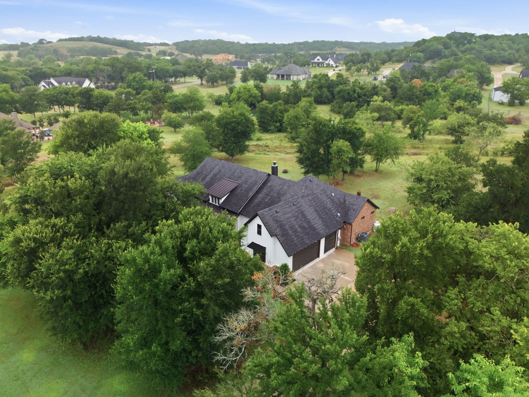 Single Family Residence For Sale in Parker County , 205 Deer Glade Court, Azle, Texas 76020, 4 Bedroom, 3 Bathroom, 3 Garage spaces, 2,409 Sqft, built in 2021, mls#21362137, Real Estate Agent in Azle, Homes For Sale in Parker county, Homes For Sale in Azle, Realtor in Azle Texas, Real Estate Brokerage Independent Realty Texas, Luminita Cordes Realtor