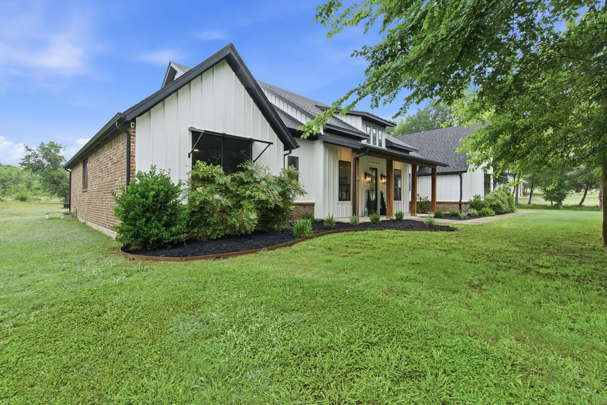 Single Family Residence For Sale in Parker County , 205 Deer Glade Court, Azle, Texas 76020, 4 Bedroom, 3 Bathroom, 3 Garage spaces, 2,409 Sqft, built in 2021, mls#21362137, Real Estate Agent in Azle, Homes For Sale in Parker county, Homes For Sale in Azle, Realtor in Azle Texas, Real Estate Brokerage Independent Realty Texas, Luminita Cordes Realtor