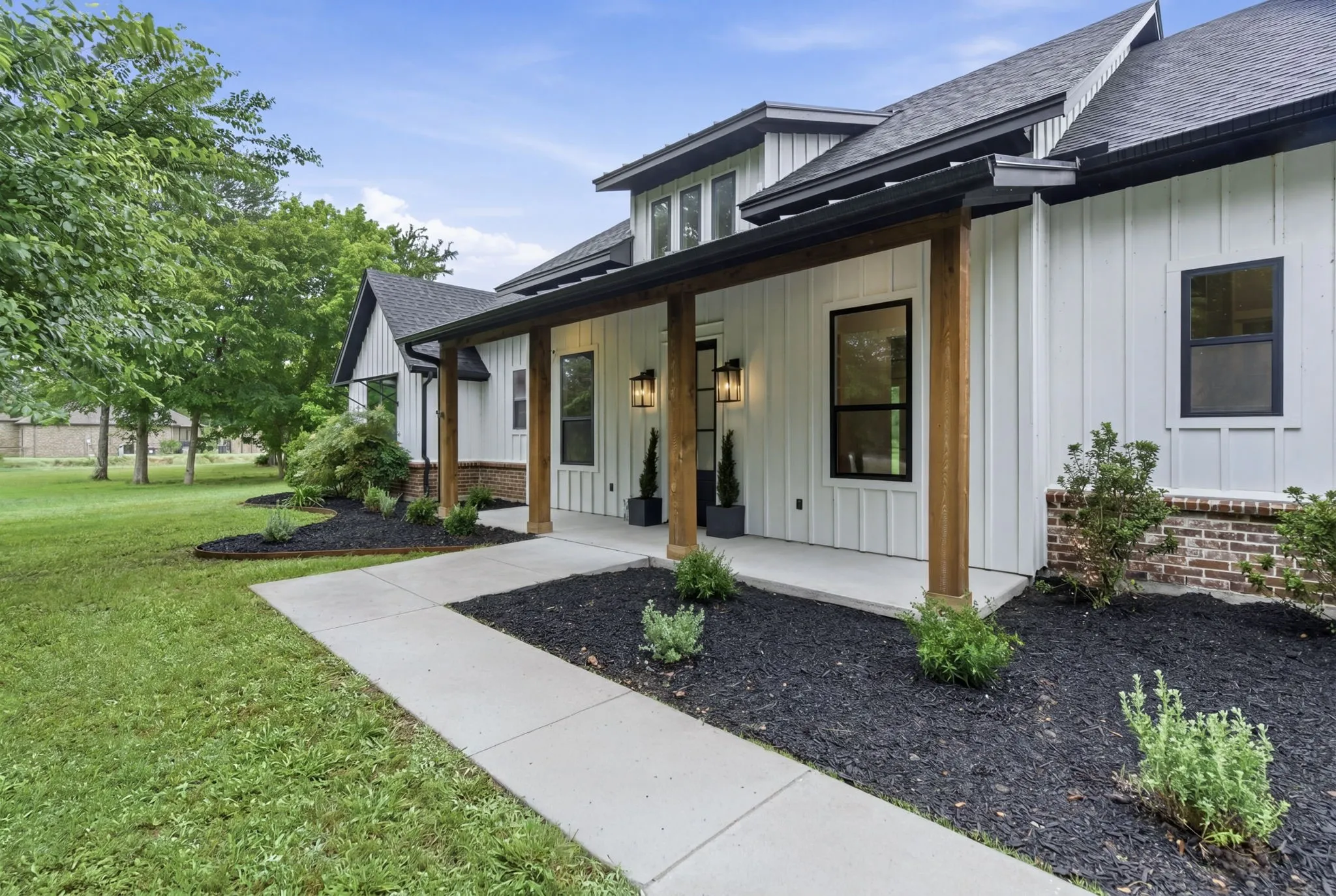 Single Family Residence For Sale in Parker County , 205 Deer Glade Court, Azle, Texas 76020, 4 Bedroom, 3 Bathroom, 3 Garage spaces, 2,409 Sqft, built in 2021, mls#21362137, Real Estate Agent in Azle, Homes For Sale in Parker county, Homes For Sale in Azle, Realtor in Azle Texas, Real Estate Brokerage Independent Realty Texas, Luminita Cordes Realtor