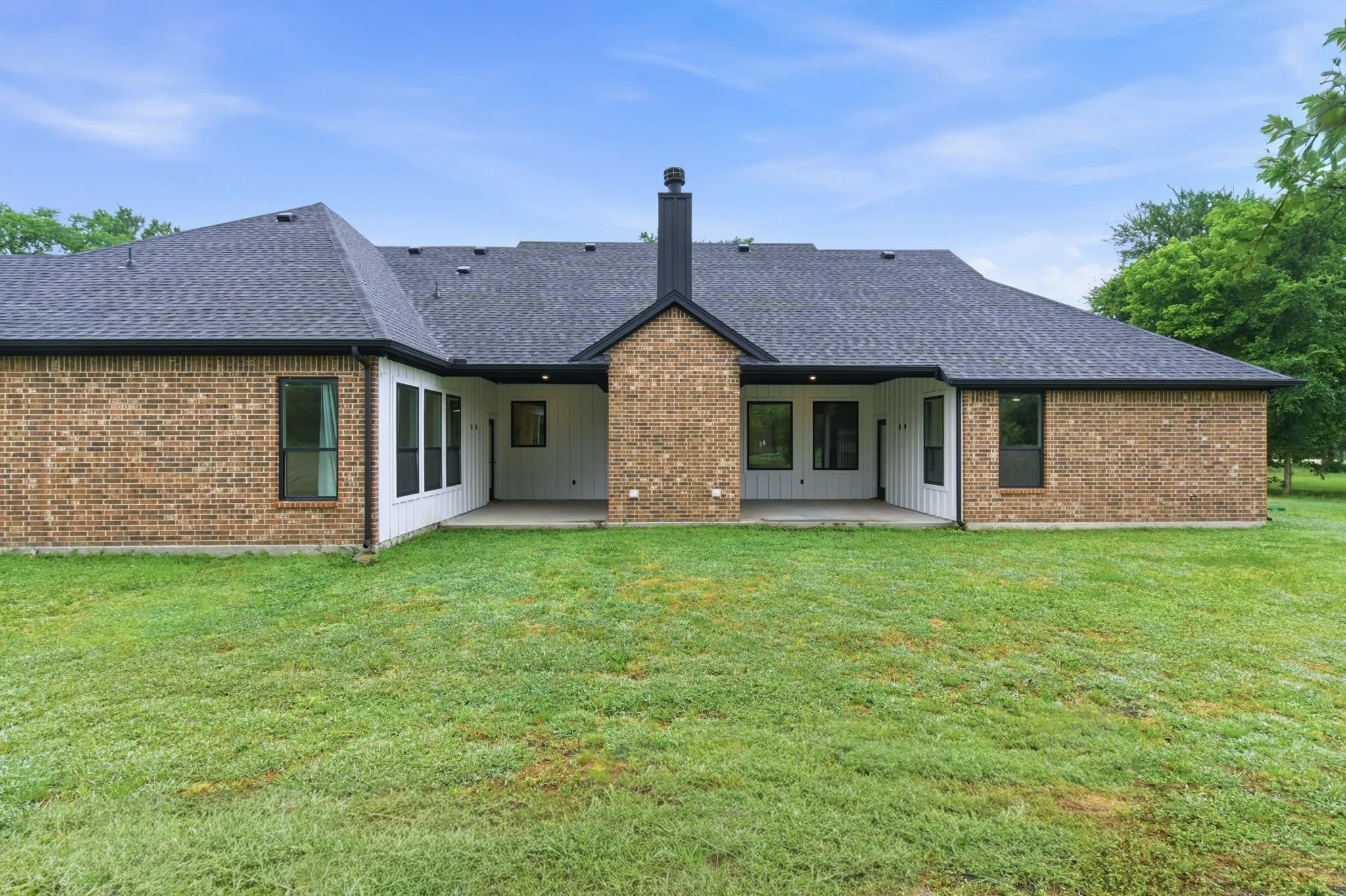 Single Family Residence For Sale in Parker County , 205 Deer Glade Court, Azle, Texas 76020, 4 Bedroom, 3 Bathroom, 3 Garage spaces, 2,409 Sqft, built in 2021, mls#21362137, Real Estate Agent in Azle, Homes For Sale in Parker county, Homes For Sale in Azle, Realtor in Azle Texas, Real Estate Brokerage Independent Realty Texas, Luminita Cordes Realtor