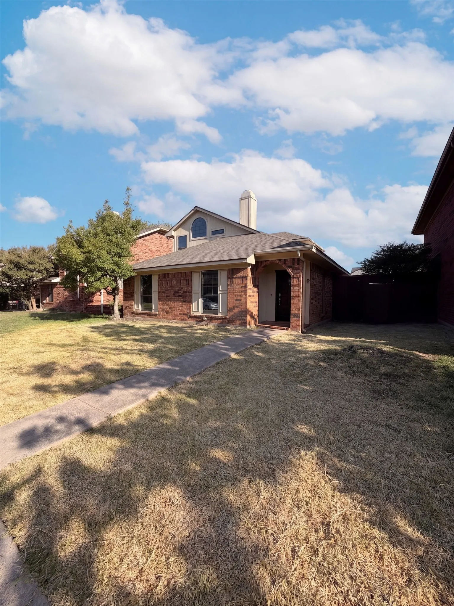Single Family Residence For Sale in Denton County , 1633 San Francisco Street, Carrollton, Texas 75007, 3 Bedroom, 2 Bathroom, 2 Garage spaces, 1,602 Sqft, built in 1985, mls#21362171, Real Estate Agent in Carrollton, Homes For Sale in Denton county, Homes For Sale in Carrollton, Realtor in Carrollton Texas, Real Estate Brokerage Independent Realty Texas, Luminita Cordes Realtor