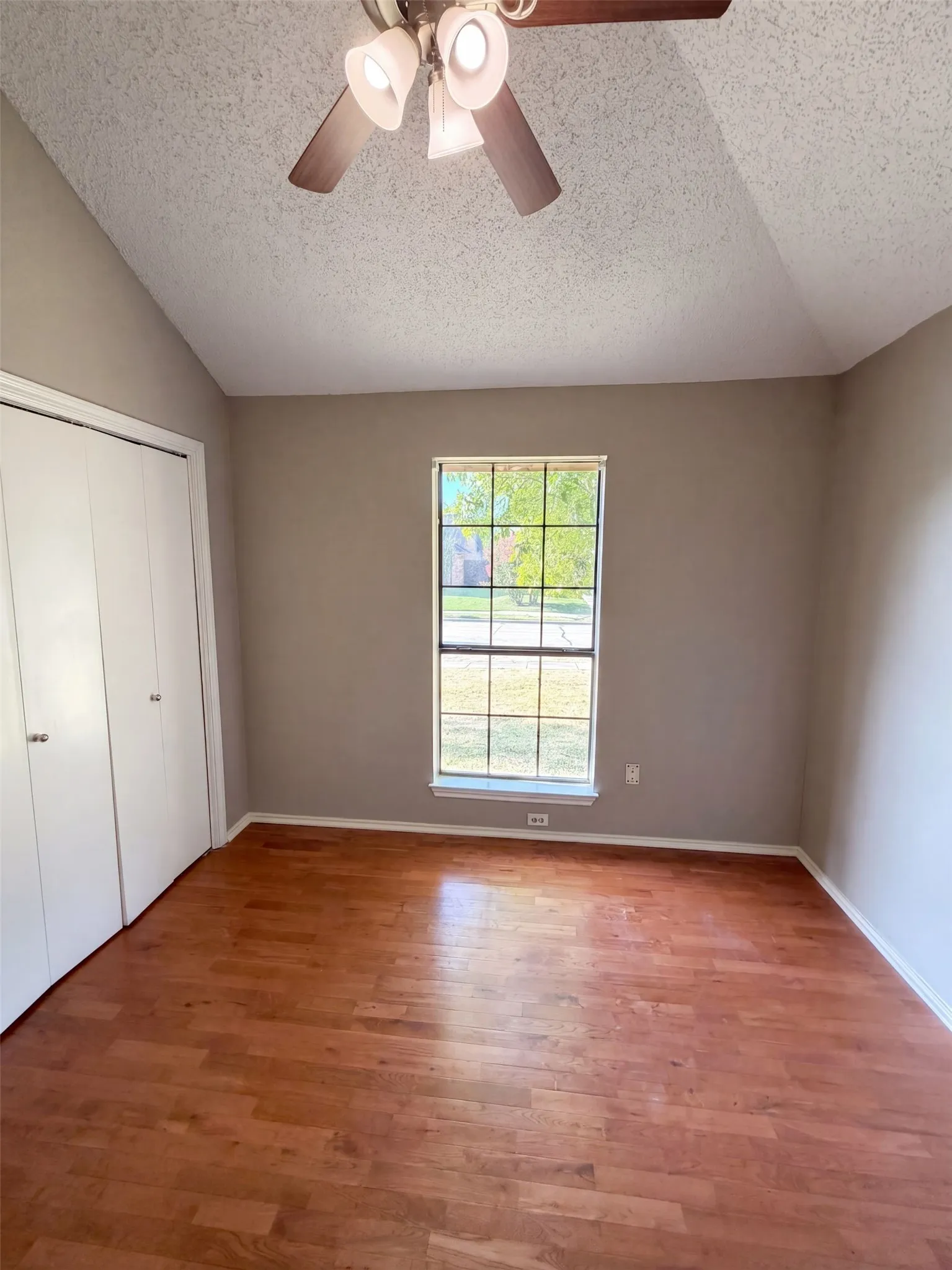 Single Family Residence For Sale in Denton County , 1633 San Francisco Street, Carrollton, Texas 75007, 3 Bedroom, 2 Bathroom, 2 Garage spaces, 1,602 Sqft, built in 1985, mls#21362171, Real Estate Agent in Carrollton, Homes For Sale in Denton county, Homes For Sale in Carrollton, Realtor in Carrollton Texas, Real Estate Brokerage Independent Realty Texas, Luminita Cordes Realtor