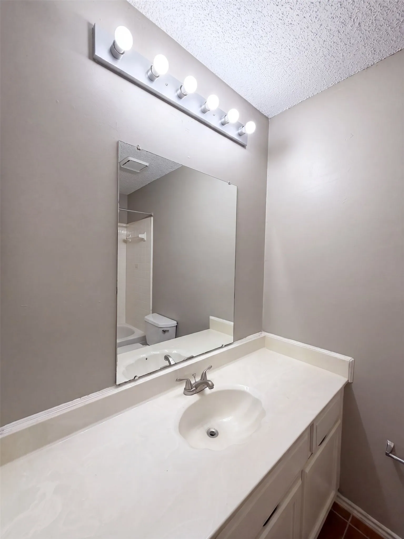 Single Family Residence For Sale in Denton County , 1633 San Francisco Street, Carrollton, Texas 75007, 3 Bedroom, 2 Bathroom, 2 Garage spaces, 1,602 Sqft, built in 1985, mls#21362171, Real Estate Agent in Carrollton, Homes For Sale in Denton county, Homes For Sale in Carrollton, Realtor in Carrollton Texas, Real Estate Brokerage Independent Realty Texas, Luminita Cordes Realtor