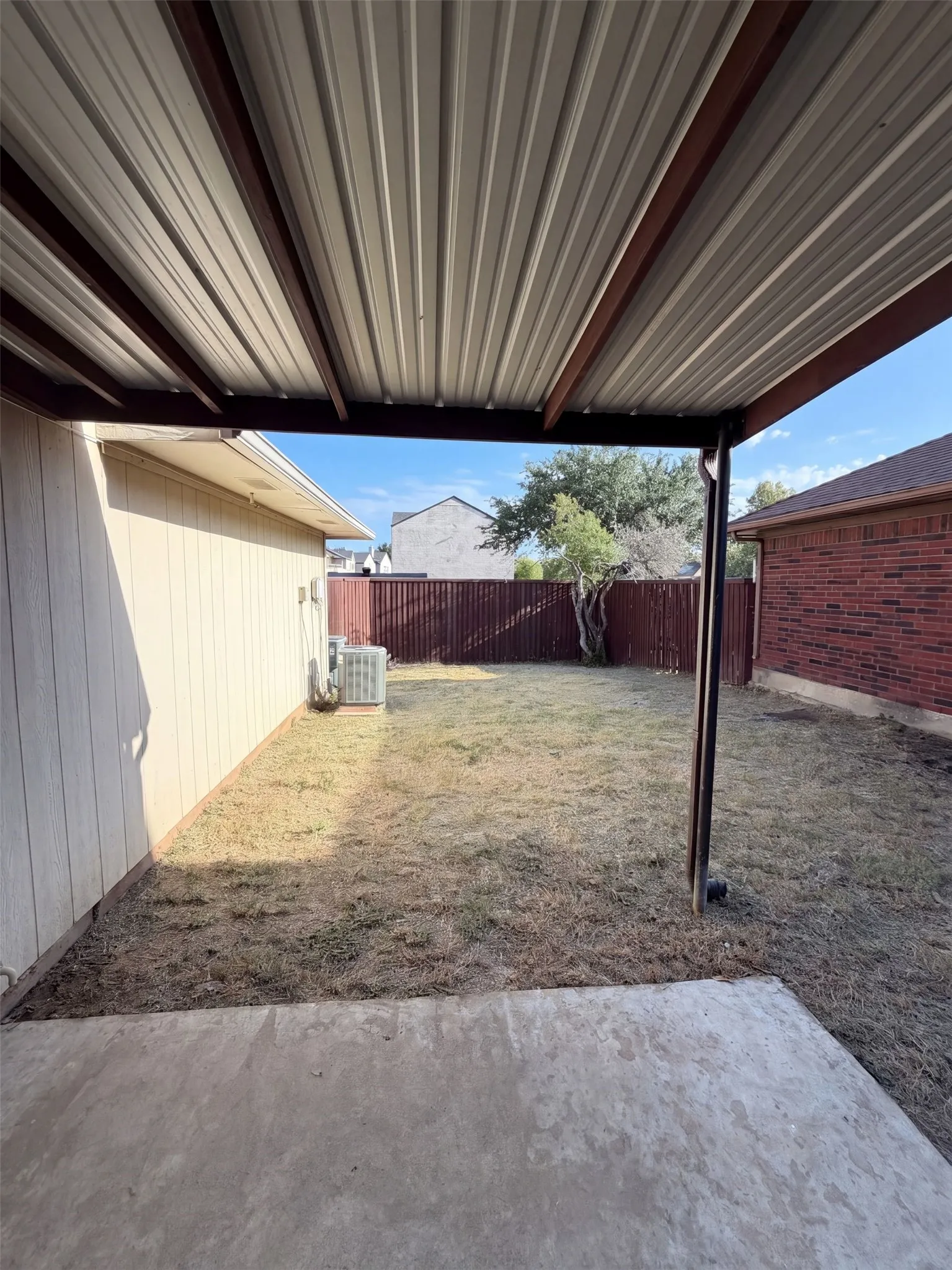 Single Family Residence For Sale in Denton County , 1633 San Francisco Street, Carrollton, Texas 75007, 3 Bedroom, 2 Bathroom, 2 Garage spaces, 1,602 Sqft, built in 1985, mls#21362171, Real Estate Agent in Carrollton, Homes For Sale in Denton county, Homes For Sale in Carrollton, Realtor in Carrollton Texas, Real Estate Brokerage Independent Realty Texas, Luminita Cordes Realtor