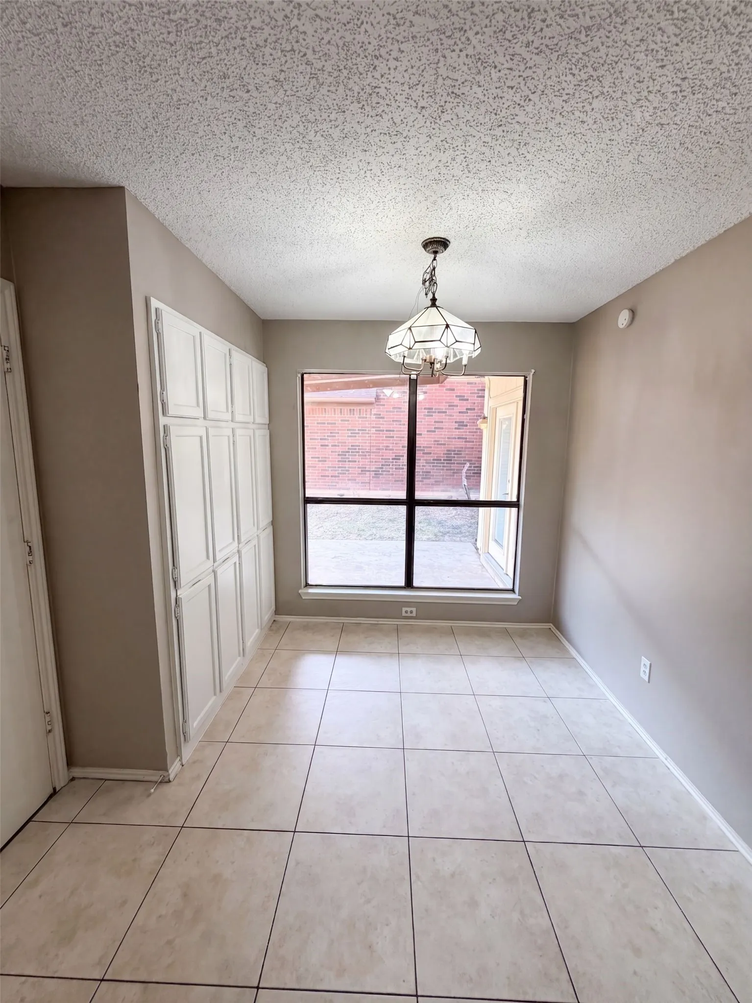 Single Family Residence For Sale in Denton County , 1633 San Francisco Street, Carrollton, Texas 75007, 3 Bedroom, 2 Bathroom, 2 Garage spaces, 1,602 Sqft, built in 1985, mls#21362171, Real Estate Agent in Carrollton, Homes For Sale in Denton county, Homes For Sale in Carrollton, Realtor in Carrollton Texas, Real Estate Brokerage Independent Realty Texas, Luminita Cordes Realtor