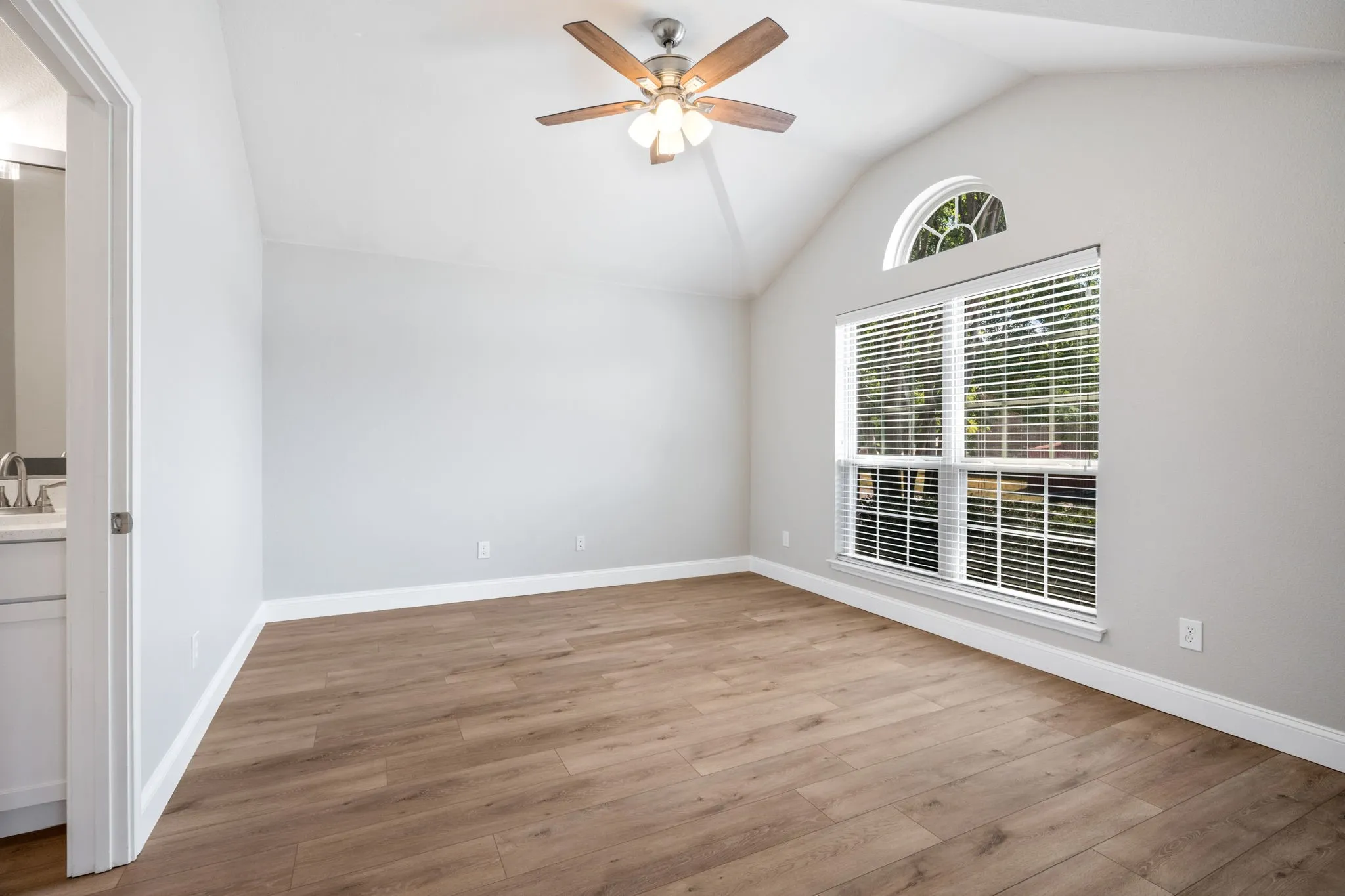 Single Family Residence For Sale in Collin County , 5332 Bridgeport Road, Mc Kinney, Texas 75071, 3 Bedroom, 2 Bathroom, 2 Garage spaces, 1,320 Sqft, built in 2007, mls#21354641, Real Estate Agent in Mc Kinney, Homes For Sale in Collin county, Homes For Sale in Mc Kinney, Realtor in Mc Kinney Texas, Real Estate Brokerage Independent Realty Texas, Luminita Cordes Realtor