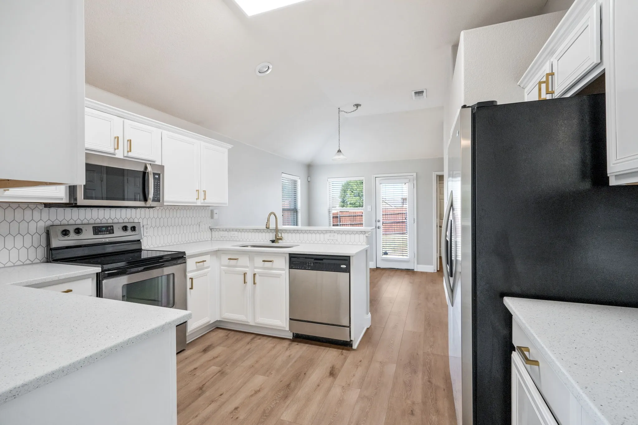Single Family Residence For Sale in Collin County , 5332 Bridgeport Road, Mc Kinney, Texas 75071, 3 Bedroom, 2 Bathroom, 2 Garage spaces, 1,320 Sqft, built in 2007, mls#21354641, Real Estate Agent in Mc Kinney, Homes For Sale in Collin county, Homes For Sale in Mc Kinney, Realtor in Mc Kinney Texas, Real Estate Brokerage Independent Realty Texas, Luminita Cordes Realtor