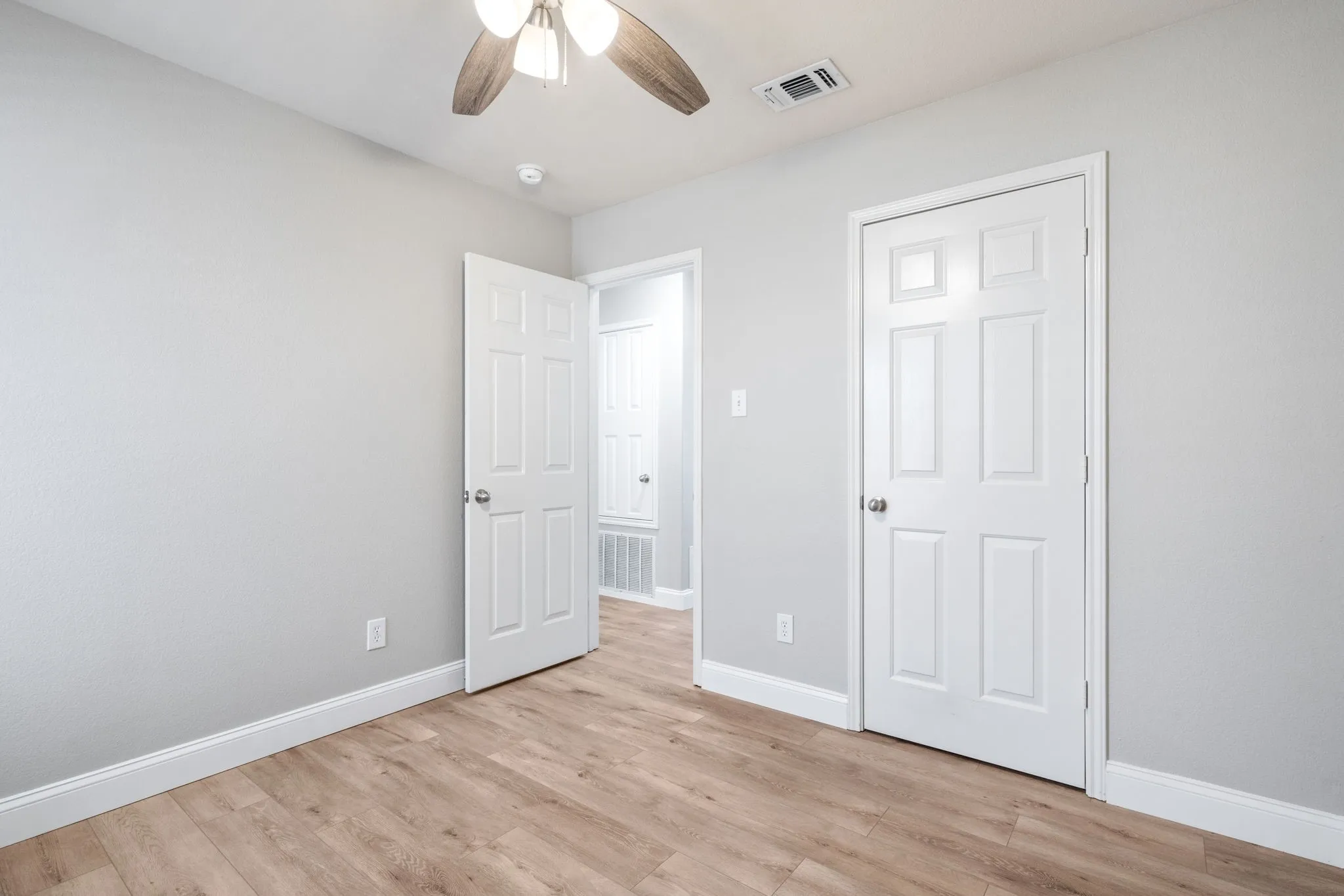 Single Family Residence For Sale in Collin County , 5332 Bridgeport Road, Mc Kinney, Texas 75071, 3 Bedroom, 2 Bathroom, 2 Garage spaces, 1,320 Sqft, built in 2007, mls#21354641, Real Estate Agent in Mc Kinney, Homes For Sale in Collin county, Homes For Sale in Mc Kinney, Realtor in Mc Kinney Texas, Real Estate Brokerage Independent Realty Texas, Luminita Cordes Realtor