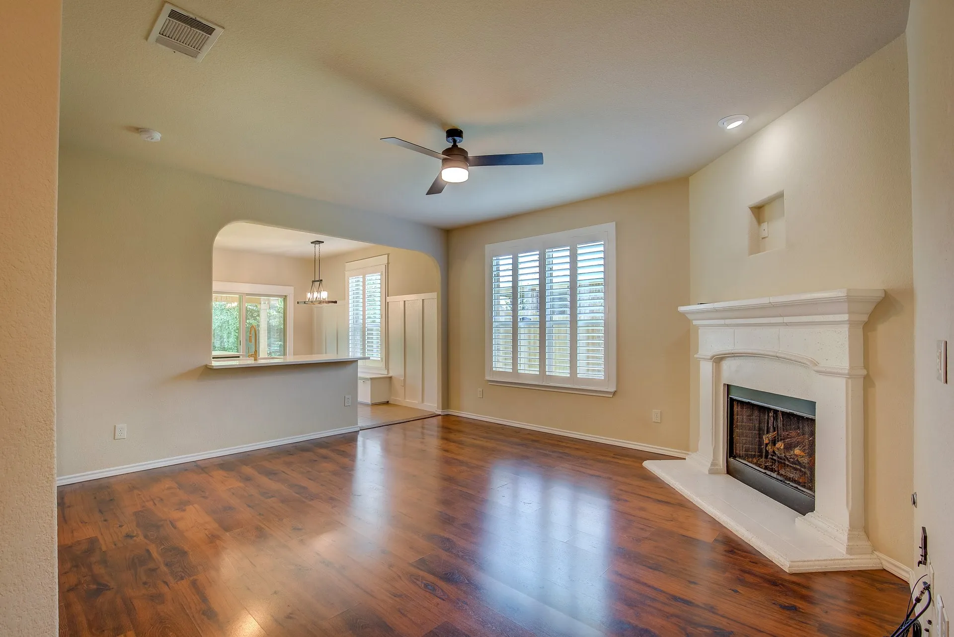 Single Family Residence For Rent in Denton County , 1109 Central Village Drive, Denton, Texas 76210, 3 Bedroom, 2 Bathroom, 2 Garage spaces, 1,508 Sqft, built in 2012, mls#21290719, Real Estate Agent in Denton, Homes For Rent in Denton county, Homes For Rent in Denton, Realtor in Denton Texas, Real Estate Brokerage Independent Realty Texas, Luminita Cordes Realtor