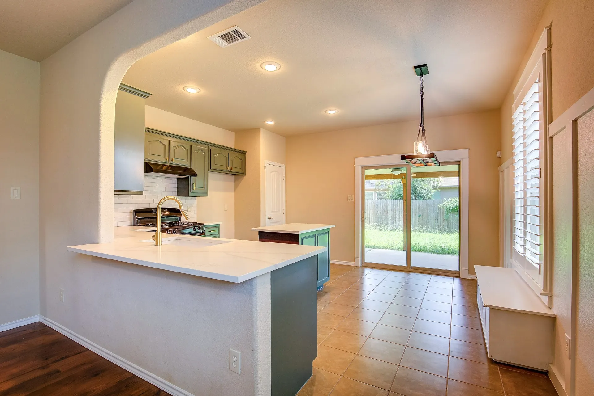 Single Family Residence For Rent in Denton County , 1109 Central Village Drive, Denton, Texas 76210, 3 Bedroom, 2 Bathroom, 2 Garage spaces, 1,508 Sqft, built in 2012, mls#21290719, Real Estate Agent in Denton, Homes For Rent in Denton county, Homes For Rent in Denton, Realtor in Denton Texas, Real Estate Brokerage Independent Realty Texas, Luminita Cordes Realtor
