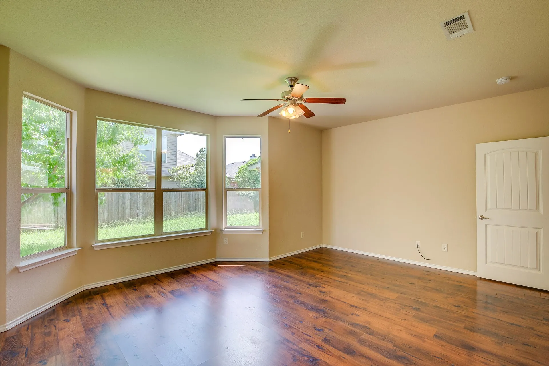 Single Family Residence For Rent in Denton County , 1109 Central Village Drive, Denton, Texas 76210, 3 Bedroom, 2 Bathroom, 2 Garage spaces, 1,508 Sqft, built in 2012, mls#21290719, Real Estate Agent in Denton, Homes For Rent in Denton county, Homes For Rent in Denton, Realtor in Denton Texas, Real Estate Brokerage Independent Realty Texas, Luminita Cordes Realtor