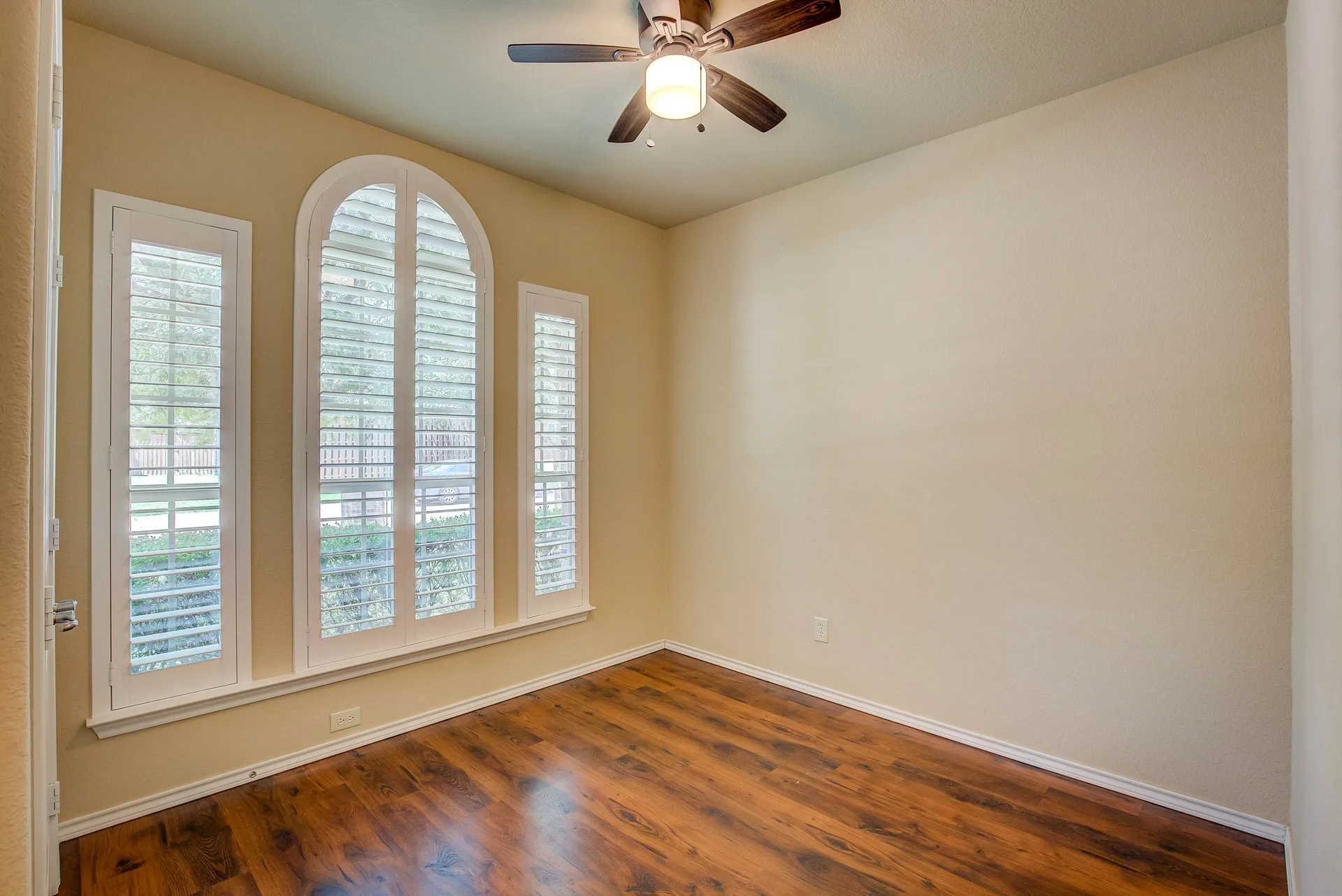 Single Family Residence For Rent in Denton County , 1109 Central Village Drive, Denton, Texas 76210, 3 Bedroom, 2 Bathroom, 2 Garage spaces, 1,508 Sqft, built in 2012, mls#21290719, Real Estate Agent in Denton, Homes For Rent in Denton county, Homes For Rent in Denton, Realtor in Denton Texas, Real Estate Brokerage Independent Realty Texas, Luminita Cordes Realtor