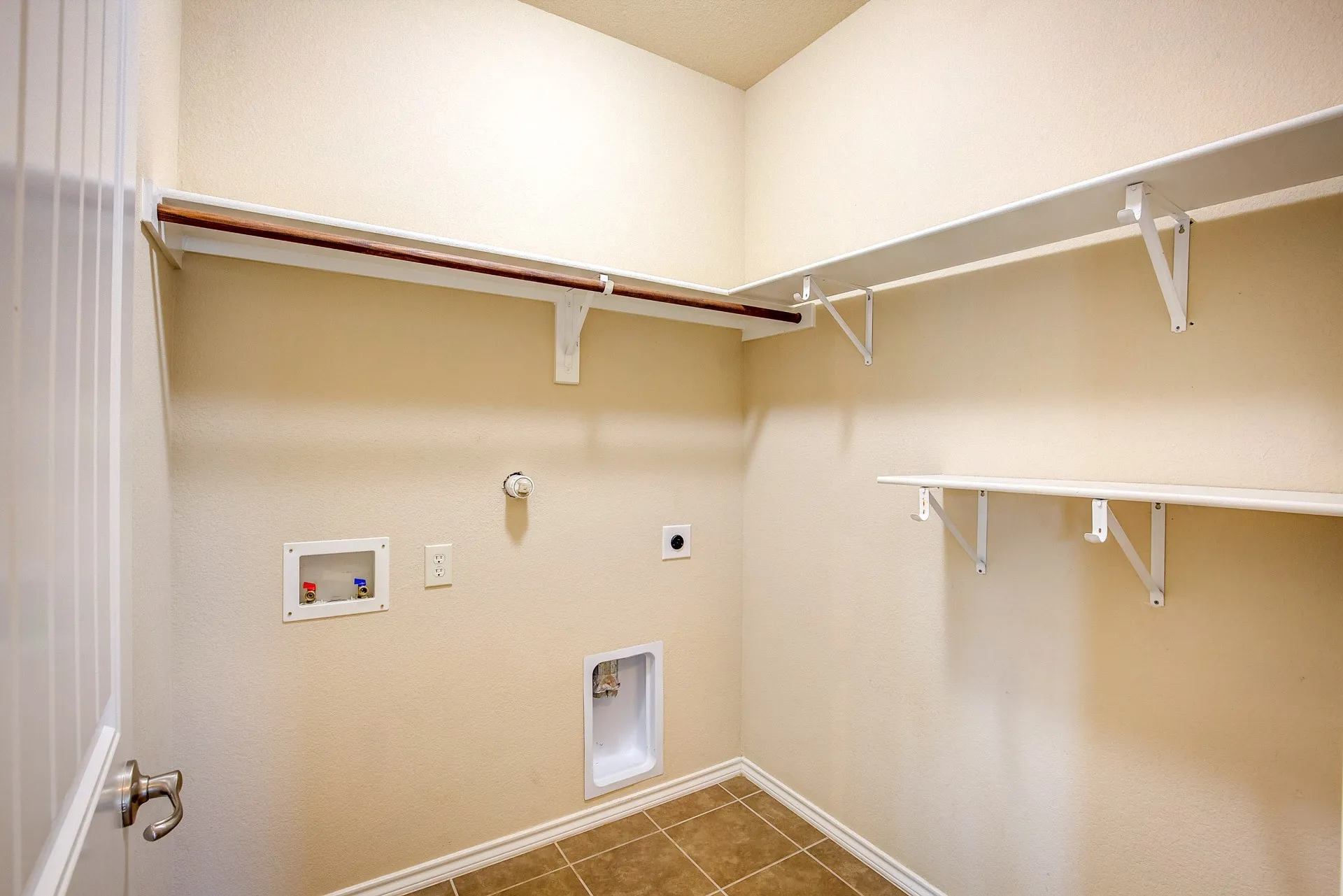 Single Family Residence For Rent in Denton County , 1109 Central Village Drive, Denton, Texas 76210, 3 Bedroom, 2 Bathroom, 2 Garage spaces, 1,508 Sqft, built in 2012, mls#21290719, Real Estate Agent in Denton, Homes For Rent in Denton county, Homes For Rent in Denton, Realtor in Denton Texas, Real Estate Brokerage Independent Realty Texas, Luminita Cordes Realtor