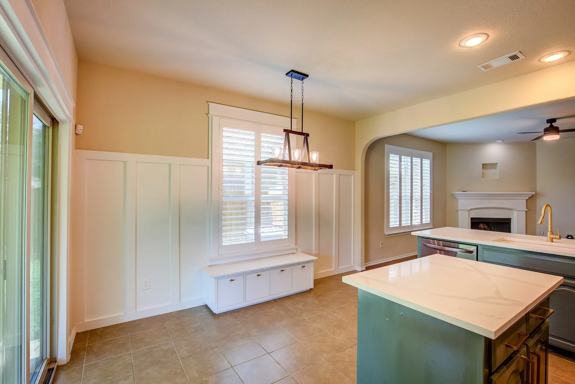 Single Family Residence For Rent in Denton County , 1109 Central Village Drive, Denton, Texas 76210, 3 Bedroom, 2 Bathroom, 2 Garage spaces, 1,508 Sqft, built in 2012, mls#21290719, Real Estate Agent in Denton, Homes For Rent in Denton county, Homes For Rent in Denton, Realtor in Denton Texas, Real Estate Brokerage Independent Realty Texas, Luminita Cordes Realtor