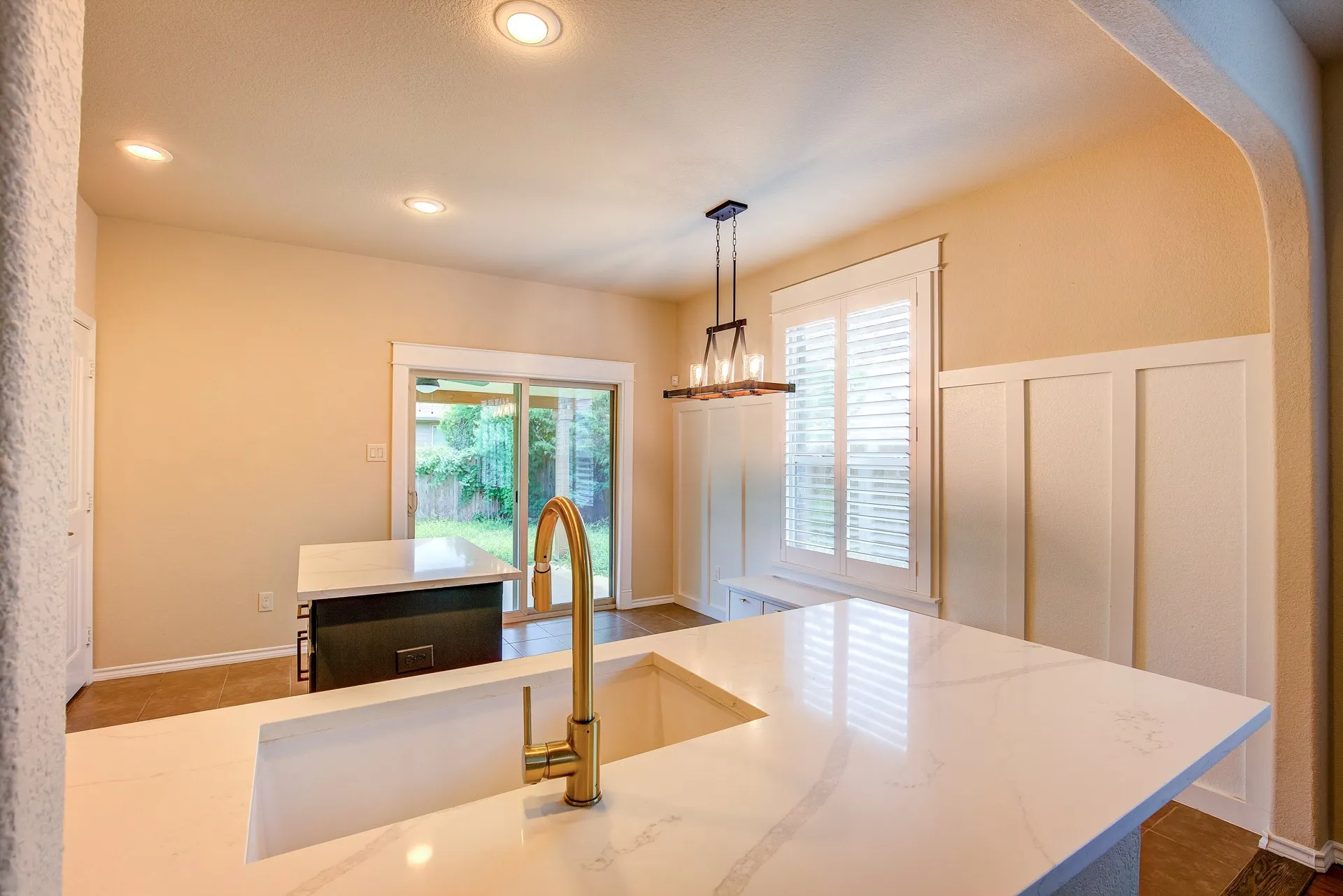Single Family Residence For Rent in Denton County , 1109 Central Village Drive, Denton, Texas 76210, 3 Bedroom, 2 Bathroom, 2 Garage spaces, 1,508 Sqft, built in 2012, mls#21290719, Real Estate Agent in Denton, Homes For Rent in Denton county, Homes For Rent in Denton, Realtor in Denton Texas, Real Estate Brokerage Independent Realty Texas, Luminita Cordes Realtor