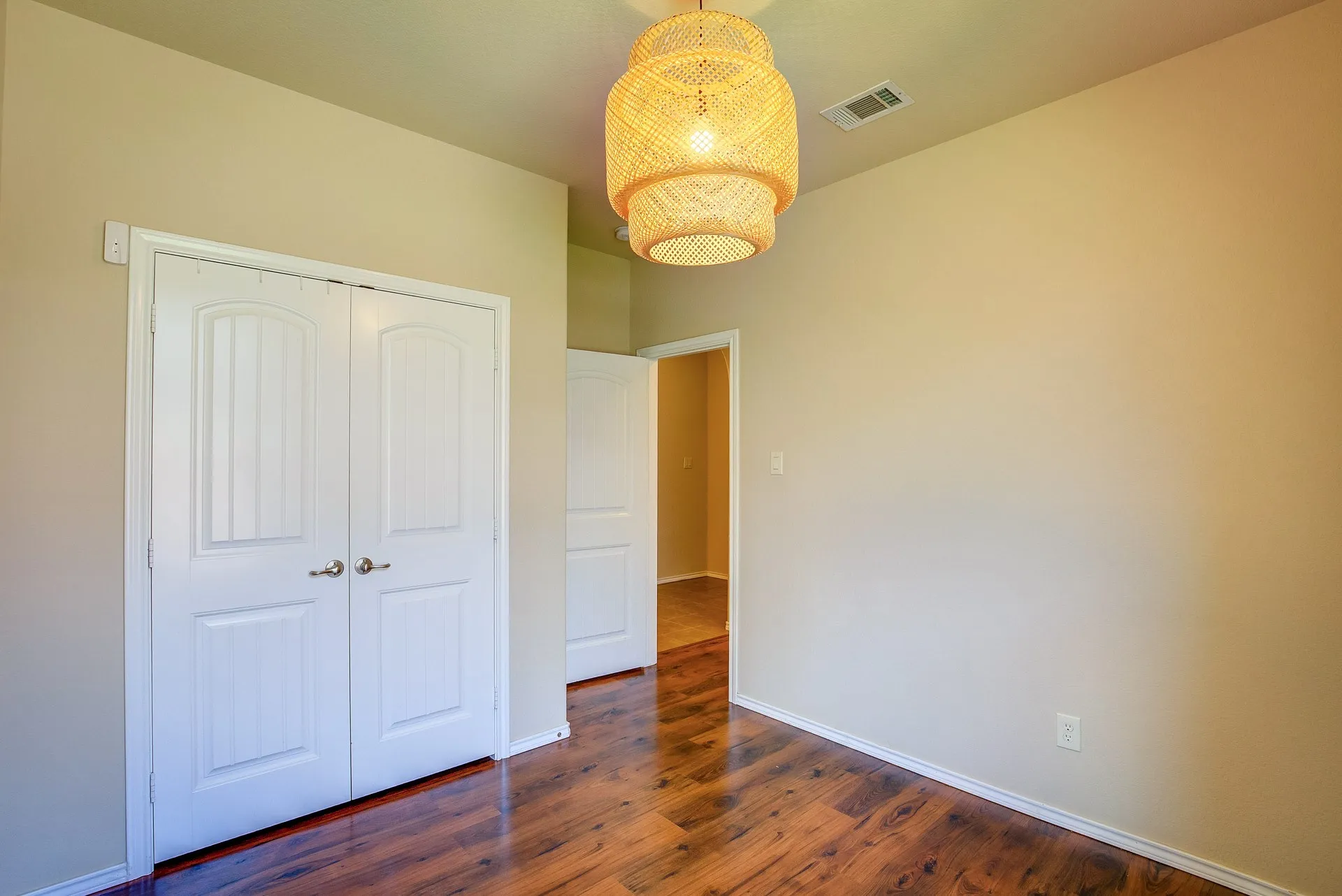 Single Family Residence For Rent in Denton County , 1109 Central Village Drive, Denton, Texas 76210, 3 Bedroom, 2 Bathroom, 2 Garage spaces, 1,508 Sqft, built in 2012, mls#21290719, Real Estate Agent in Denton, Homes For Rent in Denton county, Homes For Rent in Denton, Realtor in Denton Texas, Real Estate Brokerage Independent Realty Texas, Luminita Cordes Realtor
