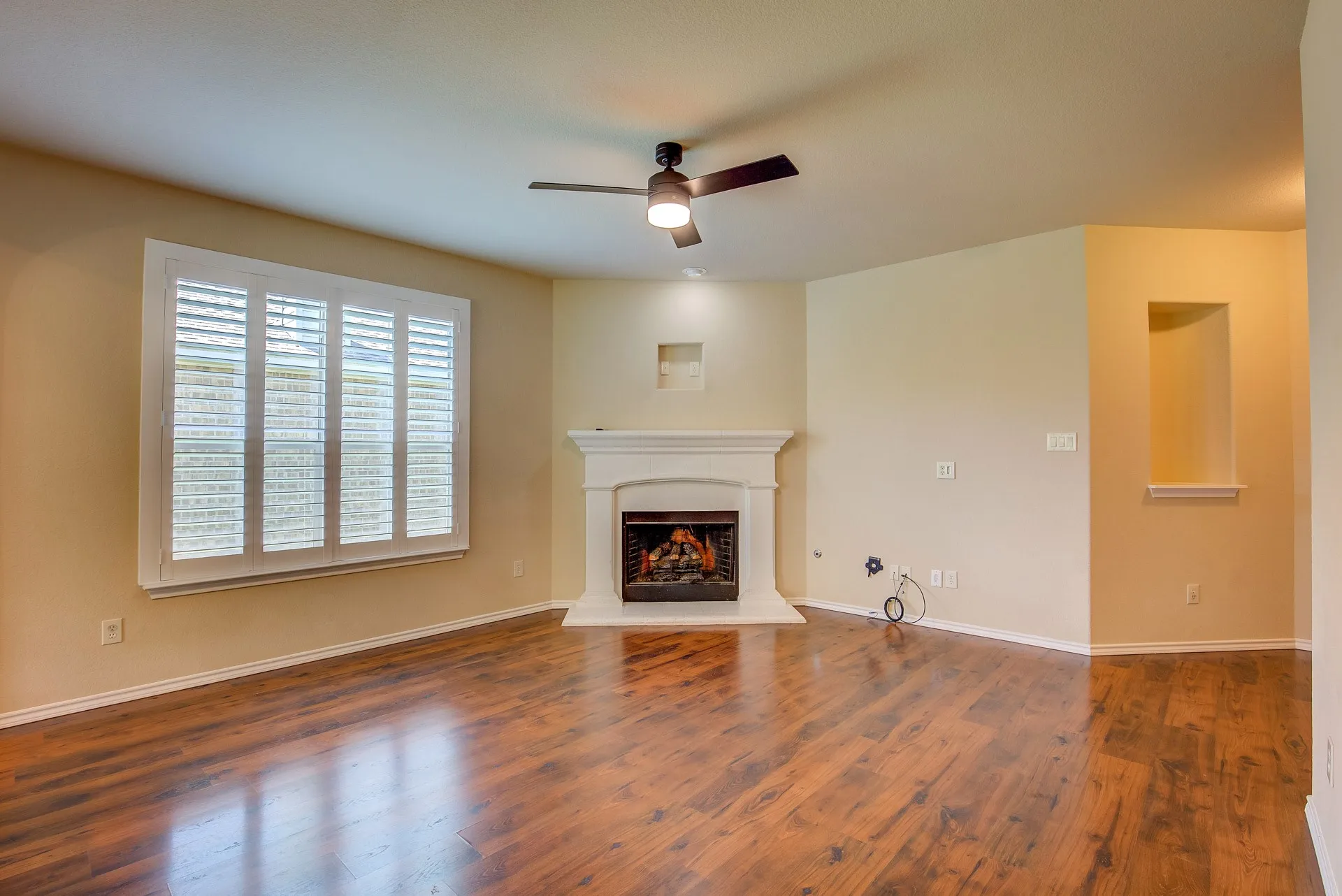 Single Family Residence For Rent in Denton County , 1109 Central Village Drive, Denton, Texas 76210, 3 Bedroom, 2 Bathroom, 2 Garage spaces, 1,508 Sqft, built in 2012, mls#21290719, Real Estate Agent in Denton, Homes For Rent in Denton county, Homes For Rent in Denton, Realtor in Denton Texas, Real Estate Brokerage Independent Realty Texas, Luminita Cordes Realtor