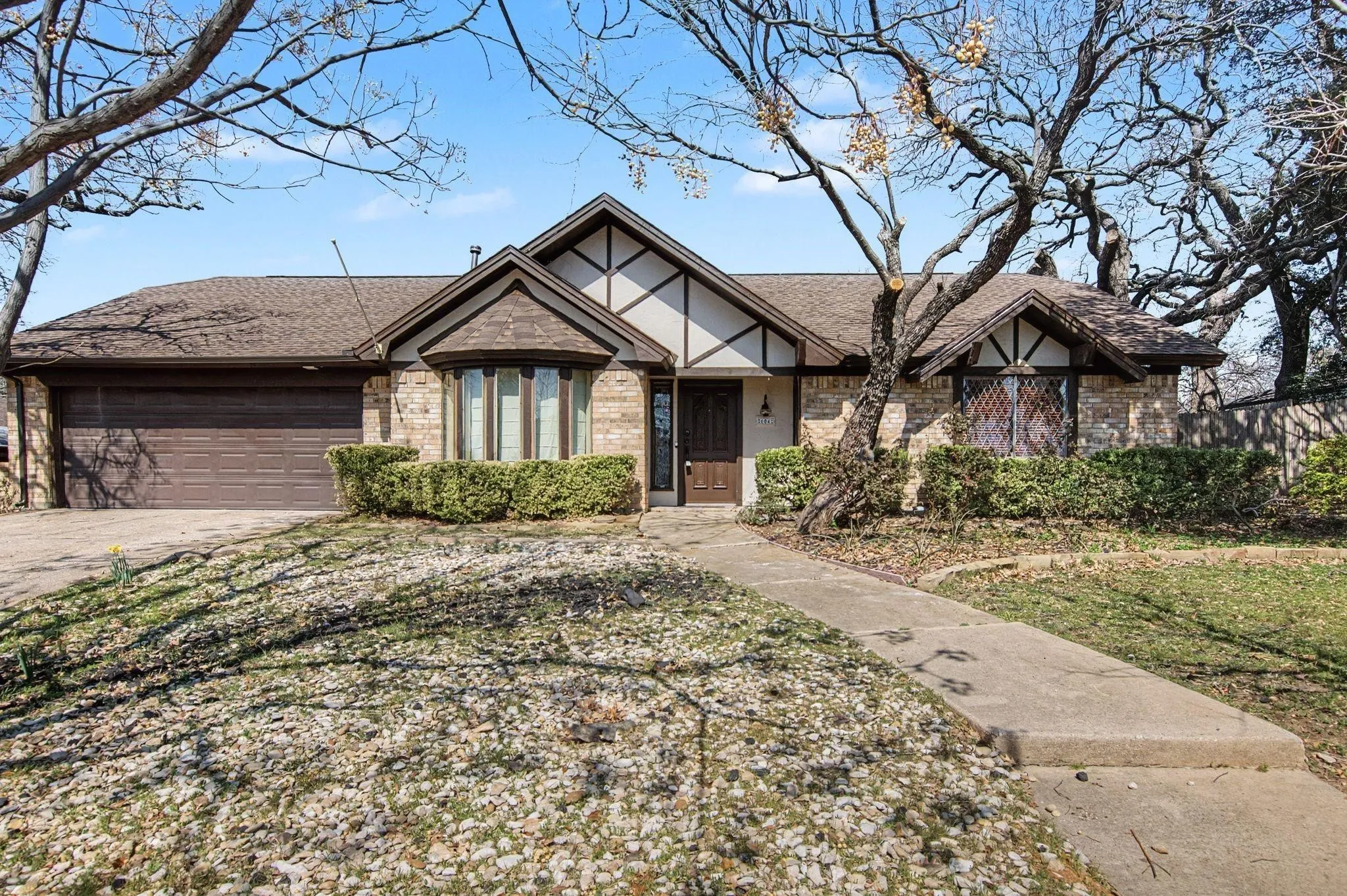 Single Family Residence For Rent in Tarrant County , 604 Baker Drive, Hurst, Texas 76054, 3 Bedroom, 2 Bathroom, 2 Garage spaces, 1,975 Sqft, built in 1978, mls#21362182, Real Estate Agent in Hurst, Homes For Rent in Tarrant county, Homes For Rent in Hurst, Realtor in Hurst Texas, Real Estate Brokerage Independent Realty Texas, Luminita Cordes Realtor