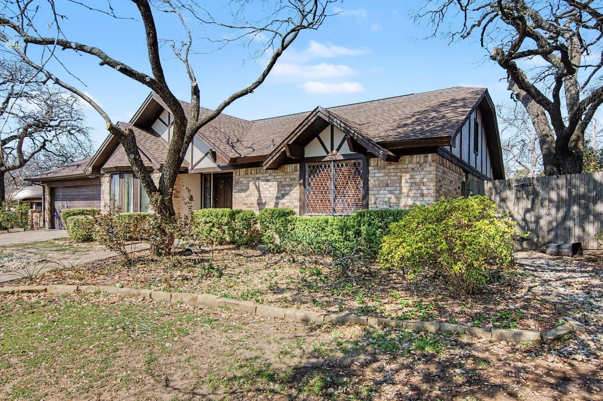 Single Family Residence For Rent in Tarrant County , 604 Baker Drive, Hurst, Texas 76054, 3 Bedroom, 2 Bathroom, 2 Garage spaces, 1,975 Sqft, built in 1978, mls#21362182, Real Estate Agent in Hurst, Homes For Rent in Tarrant county, Homes For Rent in Hurst, Realtor in Hurst Texas, Real Estate Brokerage Independent Realty Texas, Luminita Cordes Realtor