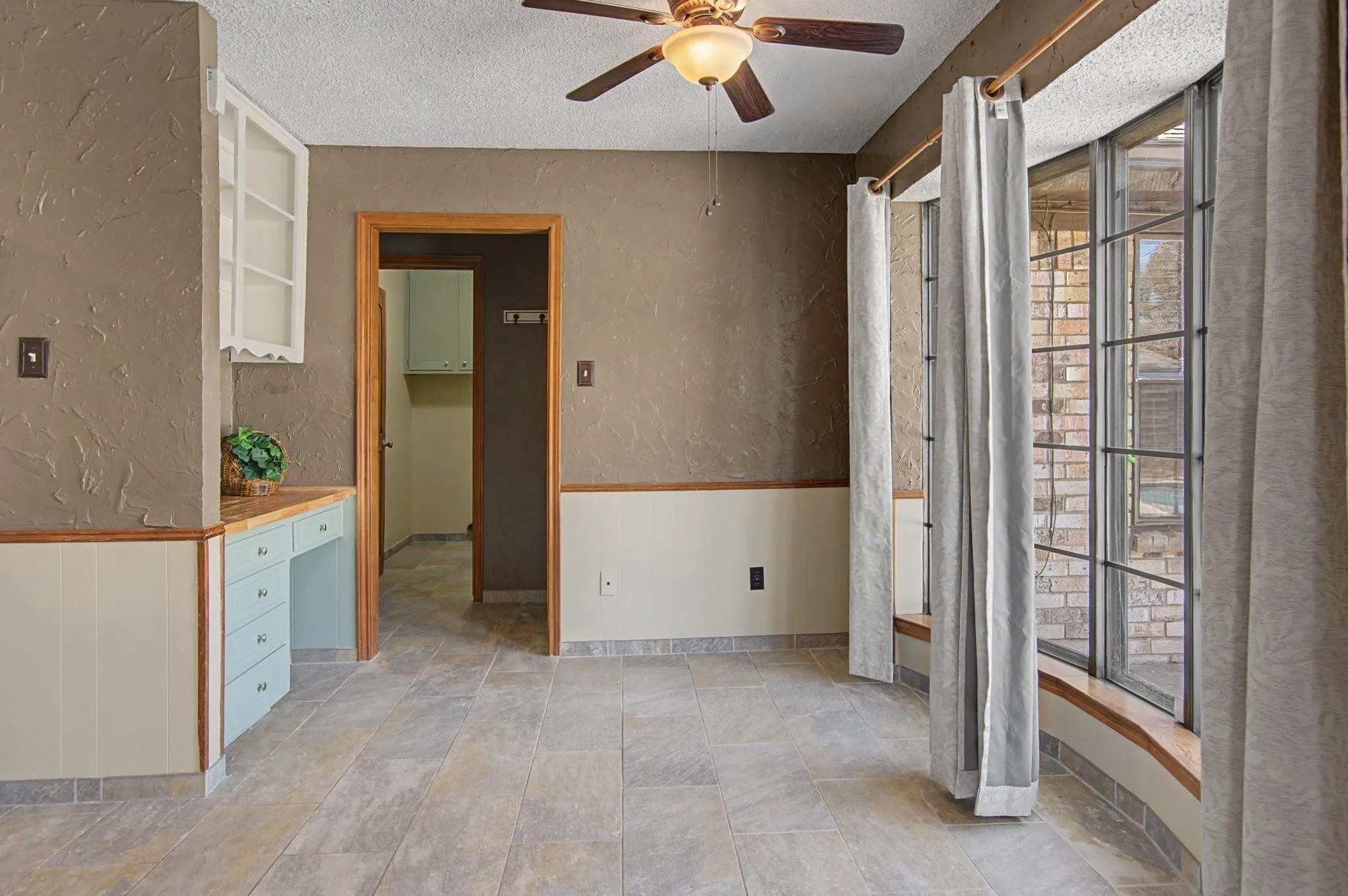 Kitchen Dining Area
