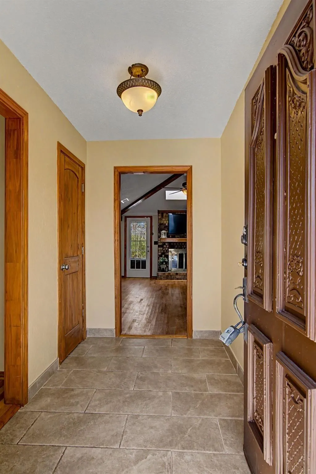 Single Family Residence For Rent in Tarrant County , 604 Baker Drive, Hurst, Texas 76054, 3 Bedroom, 2 Bathroom, 2 Garage spaces, 1,975 Sqft, built in 1978, mls#21362182, Real Estate Agent in Hurst, Homes For Rent in Tarrant county, Homes For Rent in Hurst, Realtor in Hurst Texas, Real Estate Brokerage Independent Realty Texas, Luminita Cordes Realtor