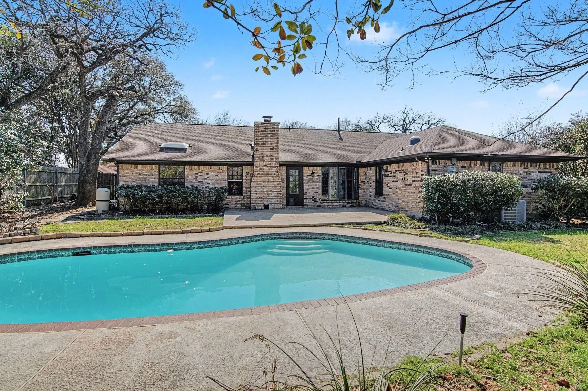 Single Family Residence For Rent in Tarrant County , 604 Baker Drive, Hurst, Texas 76054, 3 Bedroom, 2 Bathroom, 2 Garage spaces, 1,975 Sqft, built in 1978, mls#21362182, Real Estate Agent in Hurst, Homes For Rent in Tarrant county, Homes For Rent in Hurst, Realtor in Hurst Texas, Real Estate Brokerage Independent Realty Texas, Luminita Cordes Realtor
