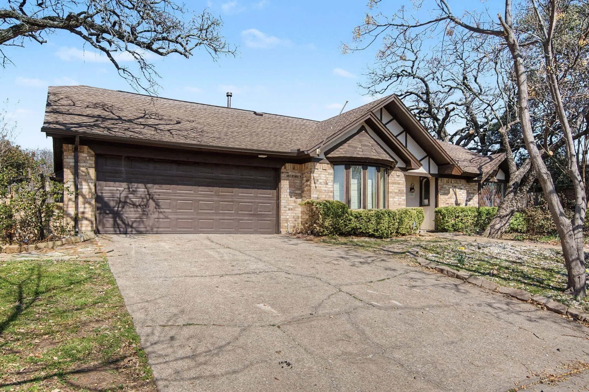 Single Family Residence For Rent in Tarrant County , 604 Baker Drive, Hurst, Texas 76054, 3 Bedroom, 2 Bathroom, 2 Garage spaces, 1,975 Sqft, built in 1978, mls#21362182, Real Estate Agent in Hurst, Homes For Rent in Tarrant county, Homes For Rent in Hurst, Realtor in Hurst Texas, Real Estate Brokerage Independent Realty Texas, Luminita Cordes Realtor