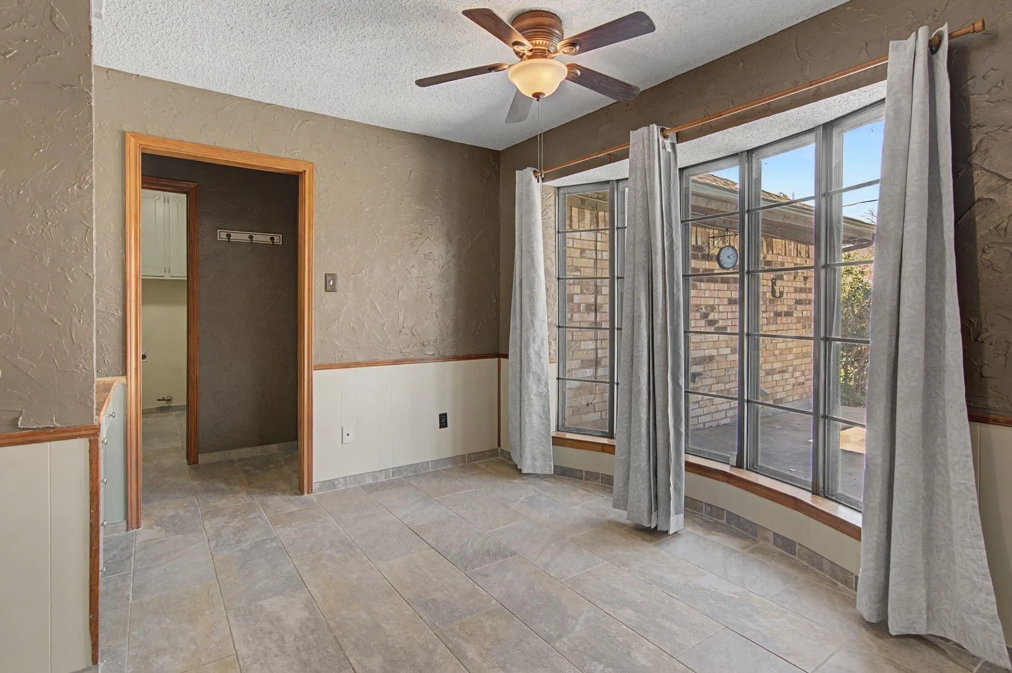 Kitchen Dining Area