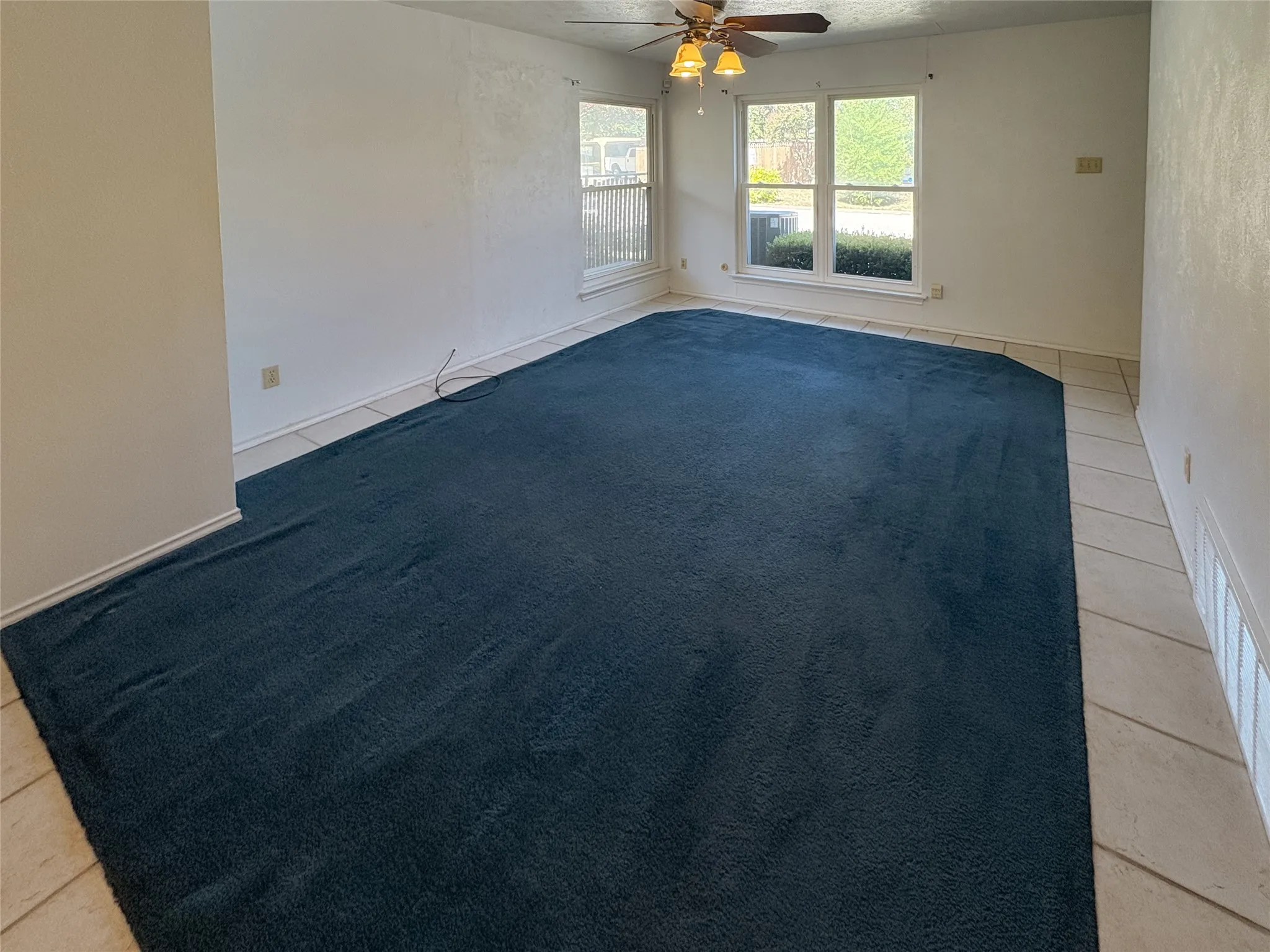 Townhouse For Rent in Tarrant County , 8637 N Normandale Street, Fort Worth, Texas 76116, 2 Bedroom, 2 Bathroom, Garage spaces, 1,042 Sqft, built in 1973, mls#21362174, Real Estate Agent in Fort Worth, Homes For Rent in Tarrant county, Homes For Rent in Fort Worth, Realtor in Fort Worth Texas, Real Estate Brokerage Independent Realty Texas, Luminita Cordes Realtor