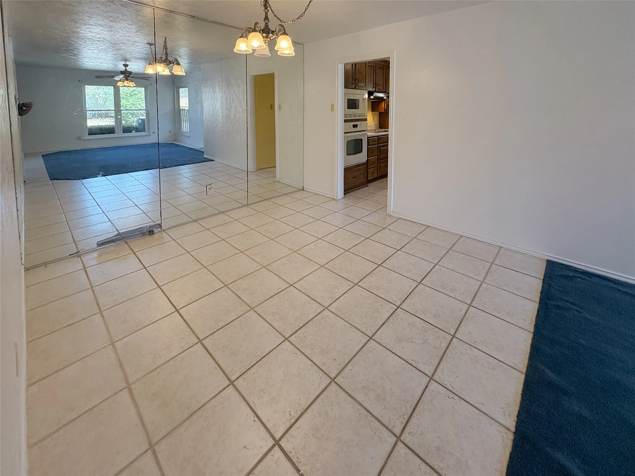 Townhouse For Rent in Tarrant County , 8637 N Normandale Street, Fort Worth, Texas 76116, 2 Bedroom, 2 Bathroom, Garage spaces, 1,042 Sqft, built in 1973, mls#21362174, Real Estate Agent in Fort Worth, Homes For Rent in Tarrant county, Homes For Rent in Fort Worth, Realtor in Fort Worth Texas, Real Estate Brokerage Independent Realty Texas, Luminita Cordes Realtor