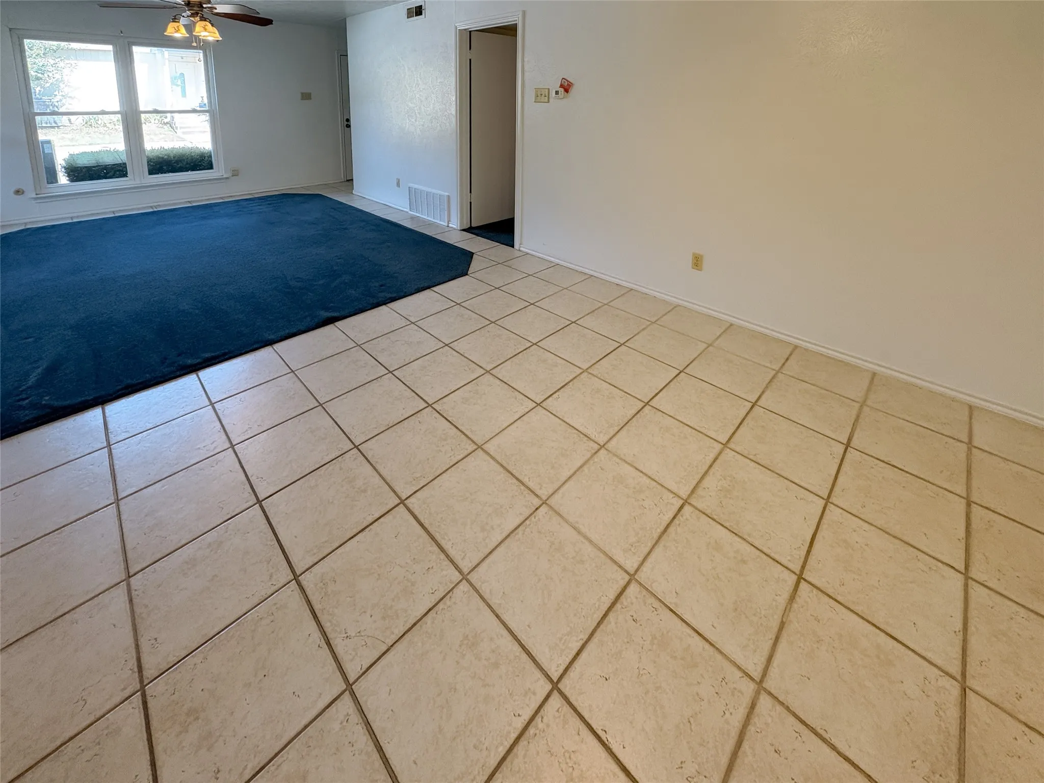 Townhouse For Rent in Tarrant County , 8637 N Normandale Street, Fort Worth, Texas 76116, 2 Bedroom, 2 Bathroom, Garage spaces, 1,042 Sqft, built in 1973, mls#21362174, Real Estate Agent in Fort Worth, Homes For Rent in Tarrant county, Homes For Rent in Fort Worth, Realtor in Fort Worth Texas, Real Estate Brokerage Independent Realty Texas, Luminita Cordes Realtor