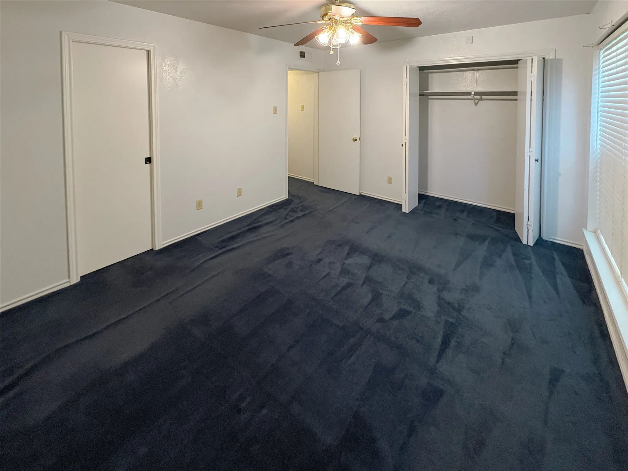 Townhouse For Rent in Tarrant County , 8637 N Normandale Street, Fort Worth, Texas 76116, 2 Bedroom, 2 Bathroom, Garage spaces, 1,042 Sqft, built in 1973, mls#21362174, Real Estate Agent in Fort Worth, Homes For Rent in Tarrant county, Homes For Rent in Fort Worth, Realtor in Fort Worth Texas, Real Estate Brokerage Independent Realty Texas, Luminita Cordes Realtor